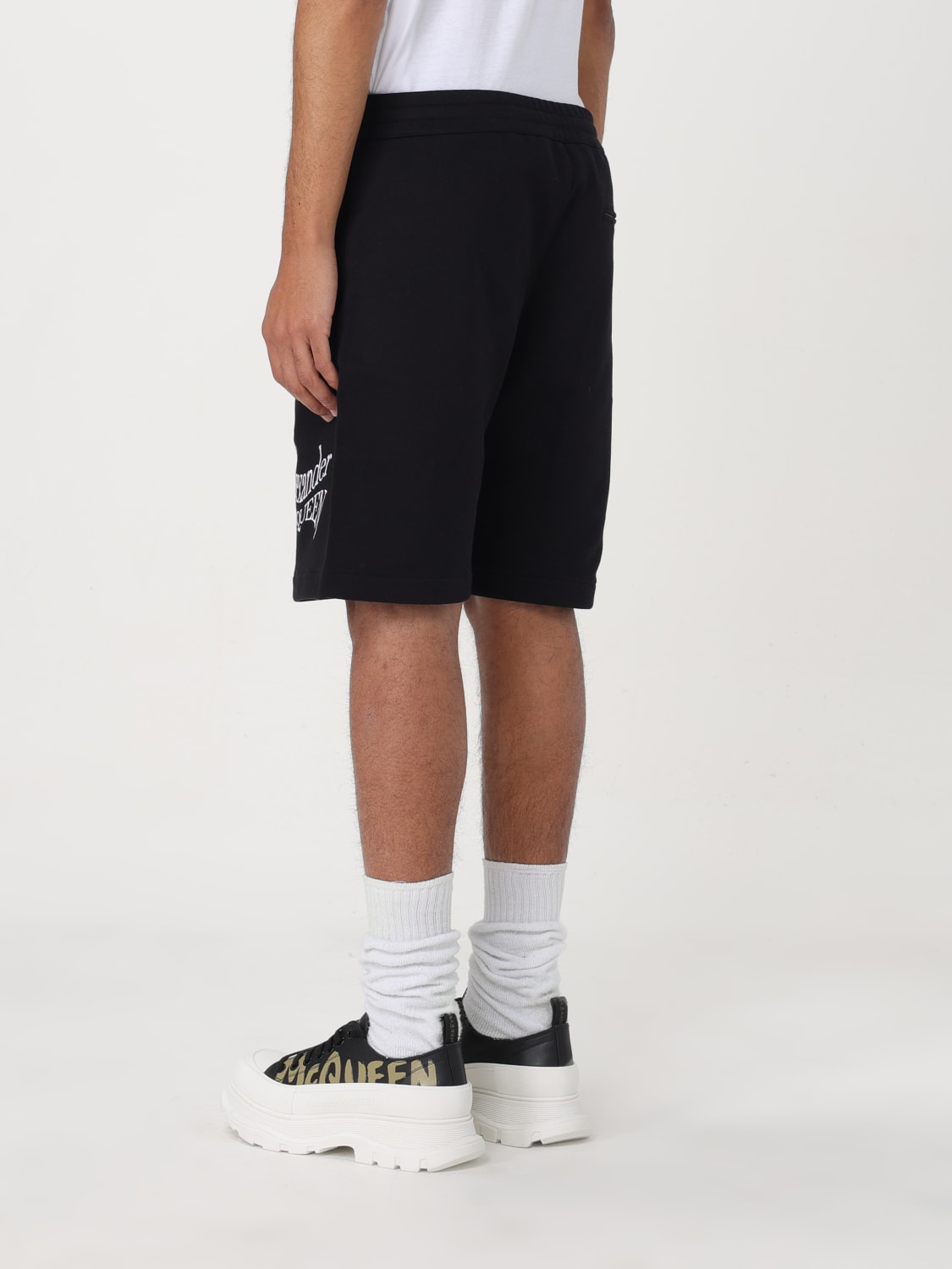 ショートパンツ alexander mcqueen SHORTS (780885QJAD8 1000) Alexander Mcqueen Shorts con logo Nero Uomo | 781880QXAAM1000