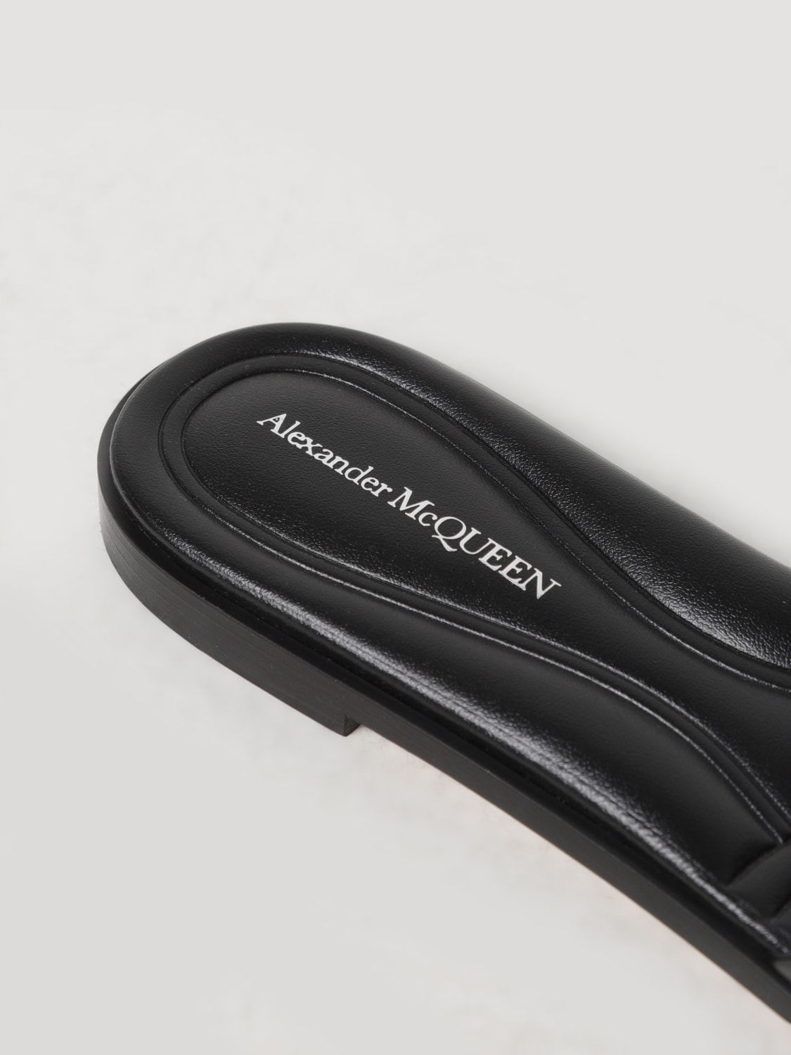 【Alexander McQueen】SEAL FLAT SANDAL◆780714WIEAD Alexander Mcqueen The Seal Embossed Slip-On Slides, Brand