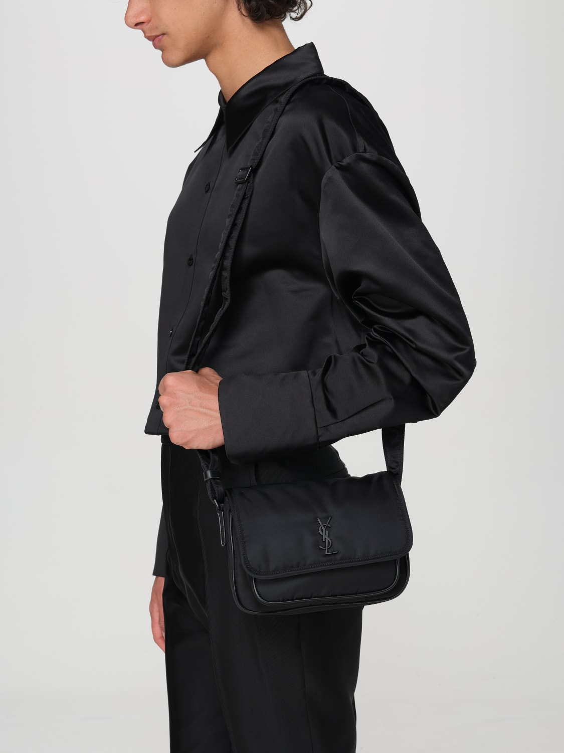ショルダーバッグ SAINT LAURENT Men Shoulder Bags 776611FACKH1000 P25 Black SAINT LAURENT: Bags men - Black | Saint Laurent shoulder bag