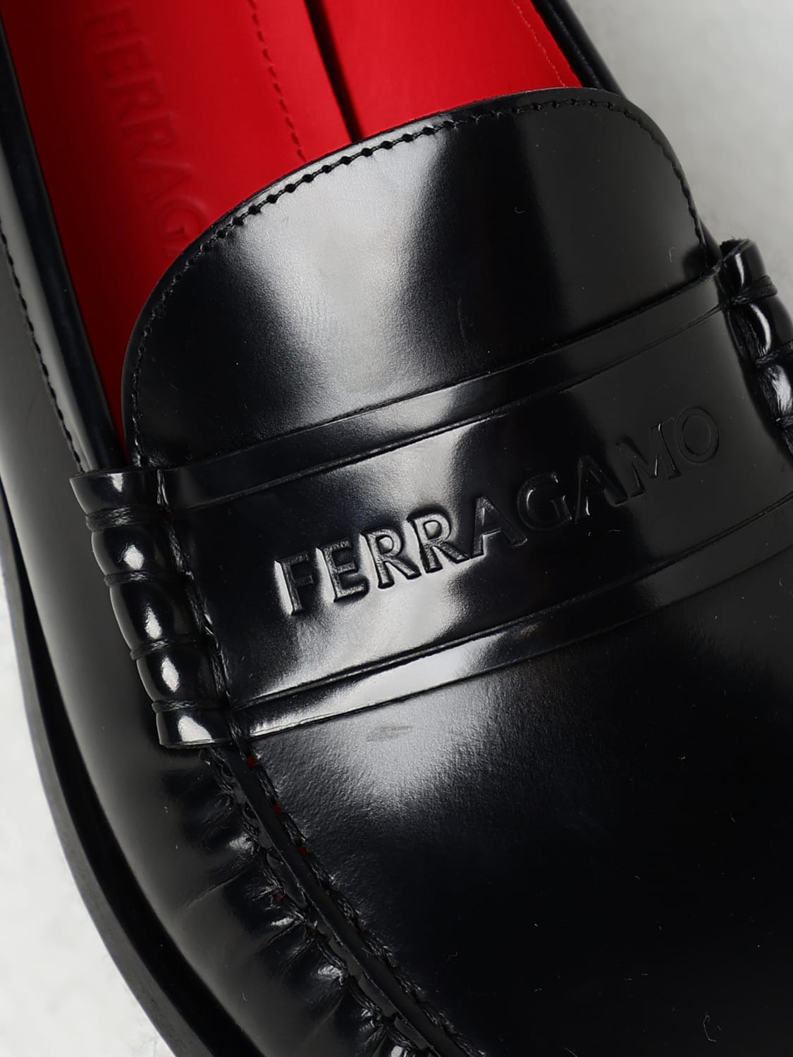 ローファー・オックスフォード FERRAGAMO Woman Loafers Black 01F866 763989 001 FERRAGAMO: Loafers woman - Black | Ferragamo loafers 01F866