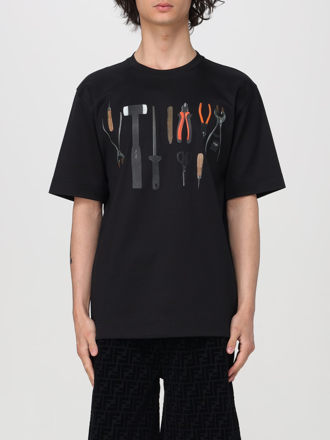 FENDI：Tシャツ メンズ - ブラック | GIGLIO.COMオンラインのFendi Tシャツ FY0936AR6Y