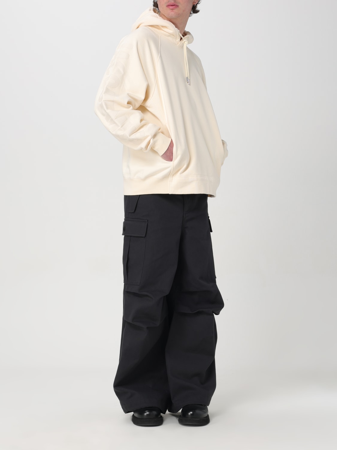 パーカー・フーディ JACQUEMUS Men Hoodies 245JS234 2341 130 Beige The Typo hoodie by JACQUEMUS | Official website