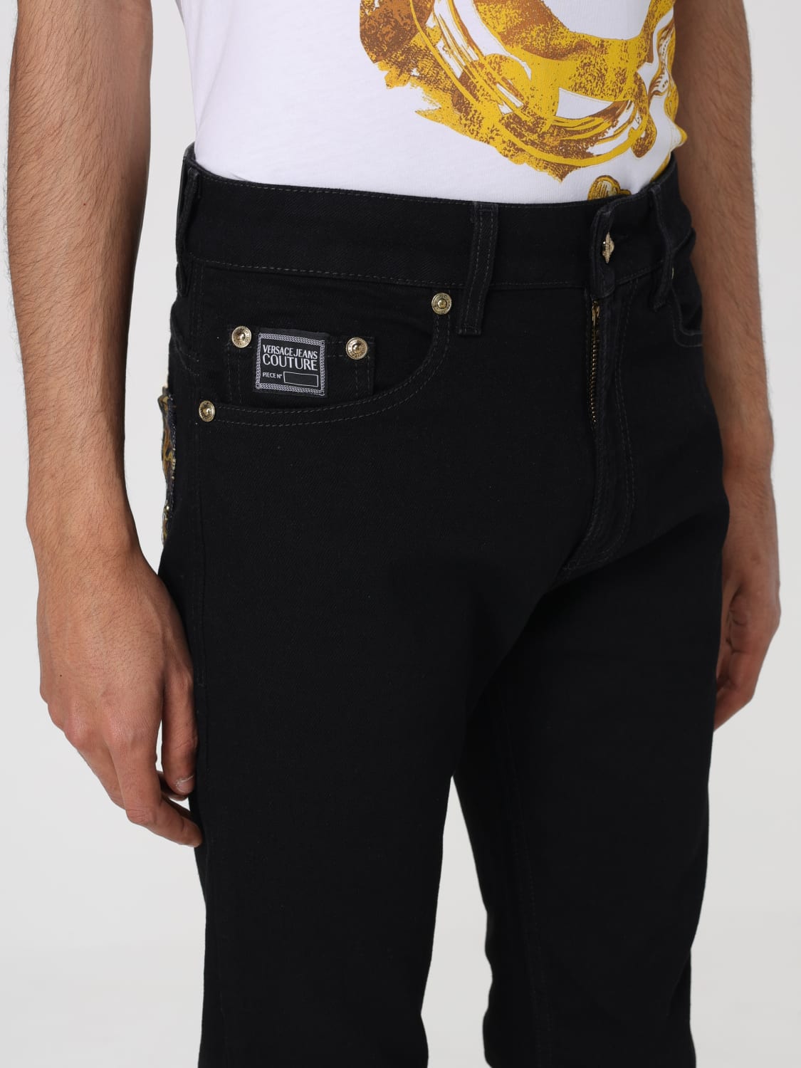 VERSACE JEANS COUTURE Jeans homme Noir Jeans Versace Jeans Couture 76GAB5DM76UP508 en ligne sur GIGLIO.COM