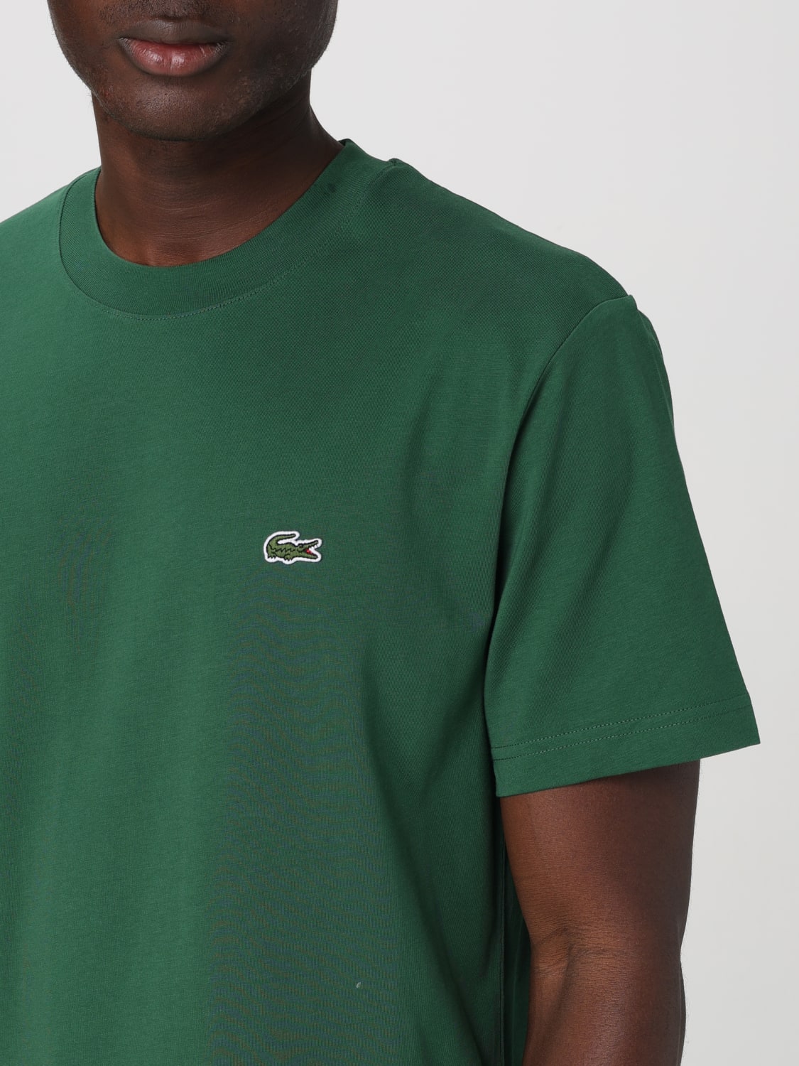 Tシャツ・カットソー LACOSTE Men T-shirt Grass Green TH7318 132 Lacoste Classic Men's T-Shirt Green TH7318-00-132 | FOOTDISTRICT