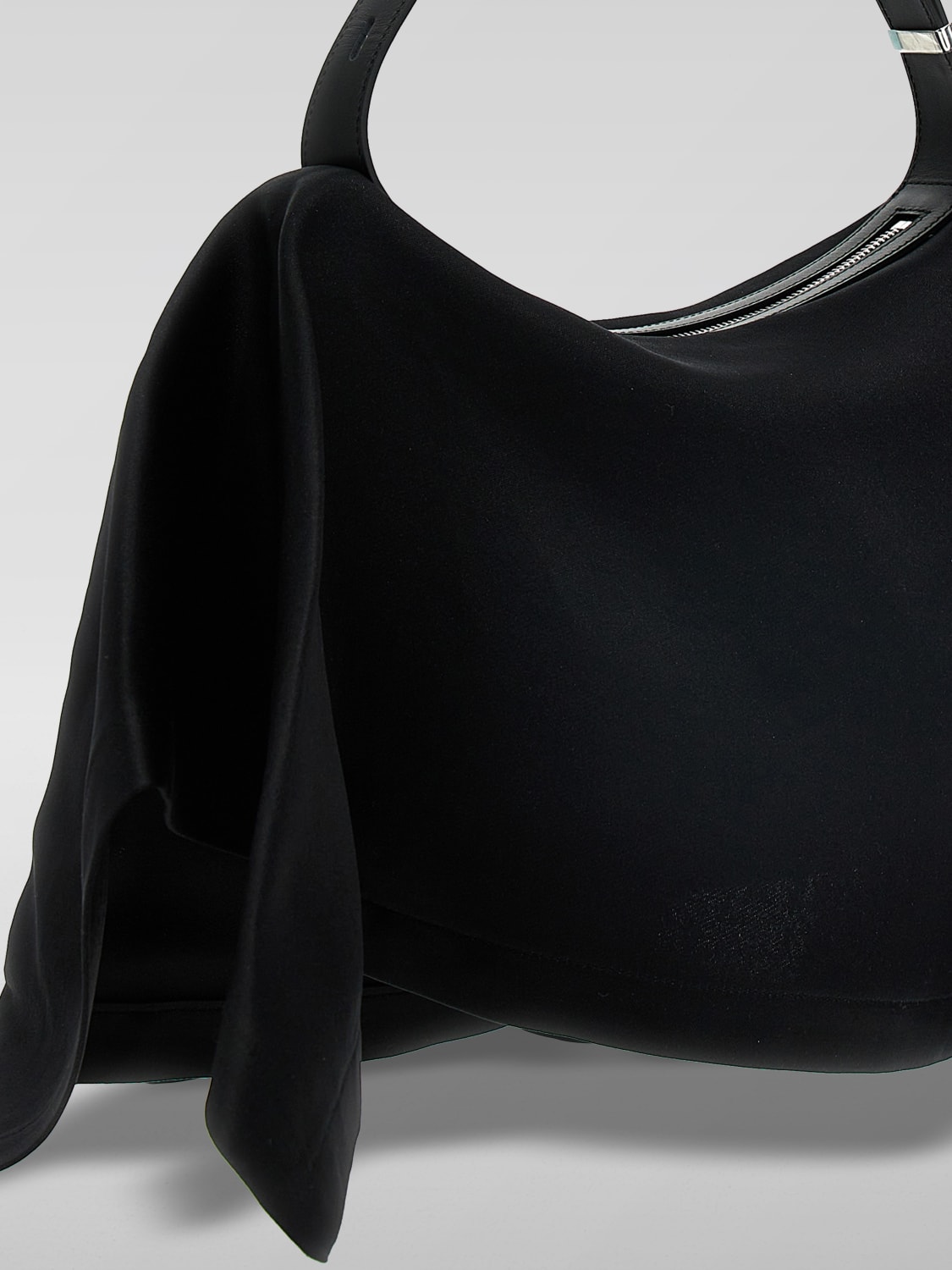 ISSEY MIYAKE: Shoulder bag woman - Black | Issey Miyake