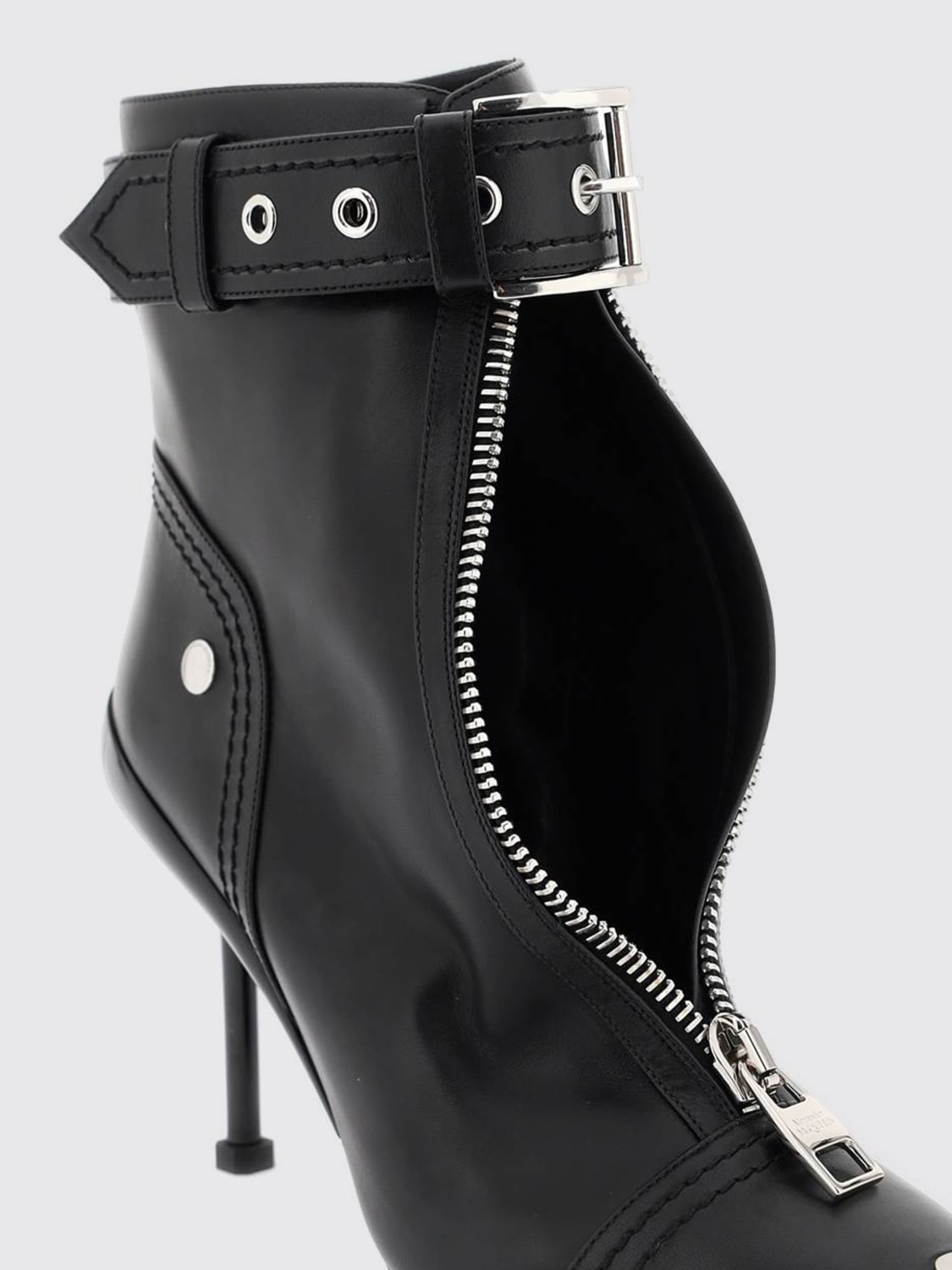 ミドルブーツ ALEXANDER MCQUEEN Women Boots 768101WIDR41081 Black ALEXANDER MCQUEEN: Boots woman - Black | Alexander McQueen