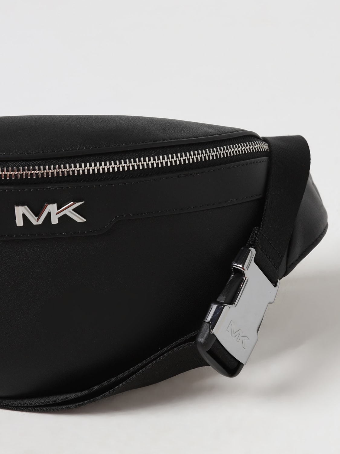 MICHAEL MICHAEL KORS Sac homme Noir Sacs Banane Michael Michael Kors 33R4LVAC1L en ligne sur GIGLIO.COM