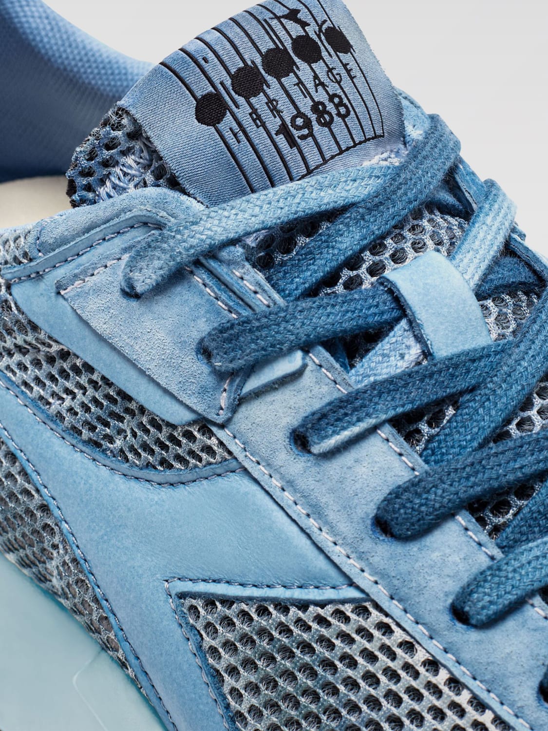 Diadora