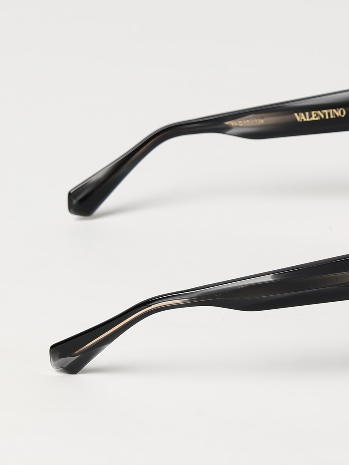 サングラス VALENTINO Woman Sunglasses Black VUNOVLS107A BLK-GLD VALENTINO: Sunglasses woman - Black | Valentino sunglasses