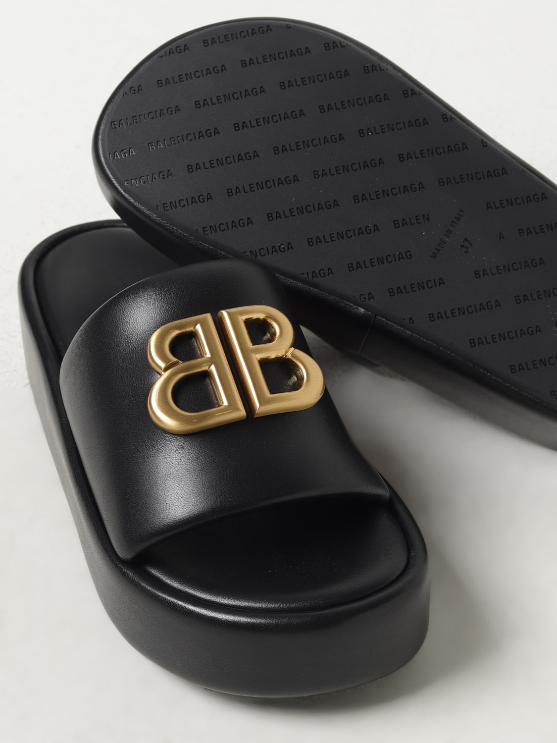 シューズ・サンダルその他 BALENCIAGA Woman Flat sandals Black 788494WB7E1 1080 BALENCIAGA：シューズ レディース - ブラック | GIGLIO.COM