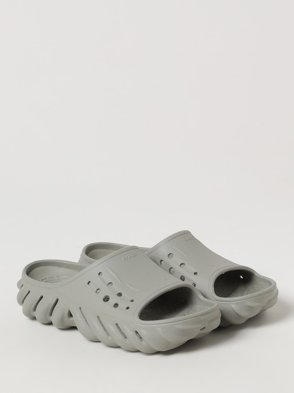 CROCS 凉鞋: 凉鞋 男士 Crocs, 灰色 - Img 2