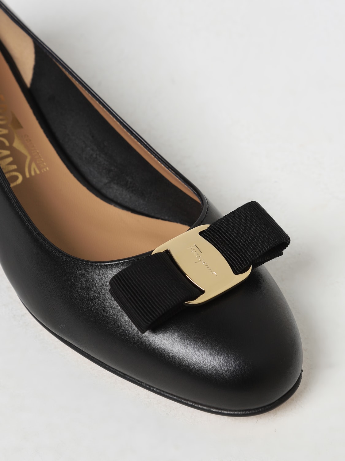 Salvatore Ferragamo｜FLAT SHOES/LOAFERS (01G324 765658 # FERRAGAMO: Ballet flats woman - Black | Ferragamo ballet
