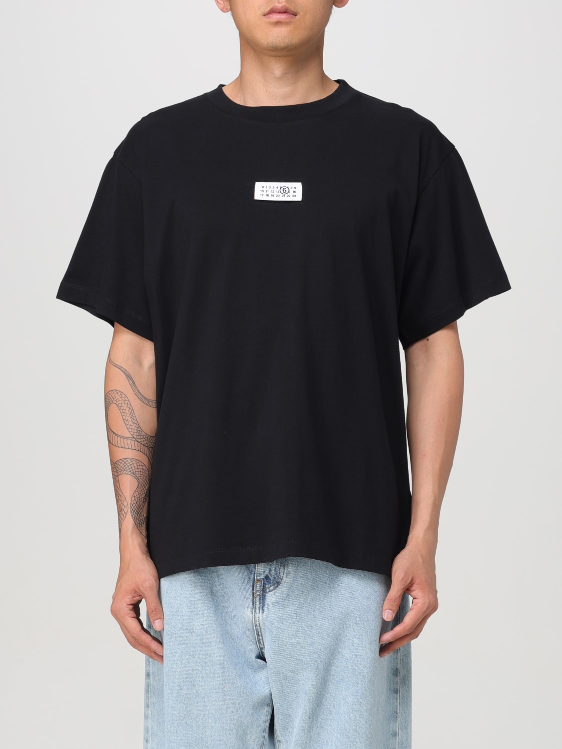 MM6 MAISON MARGIELA：Tシャツ メンズ - ブラック | GIGLIO.COMオンラインのMm6 Maison Margiela  Tシャツ SH0GC0032S24312