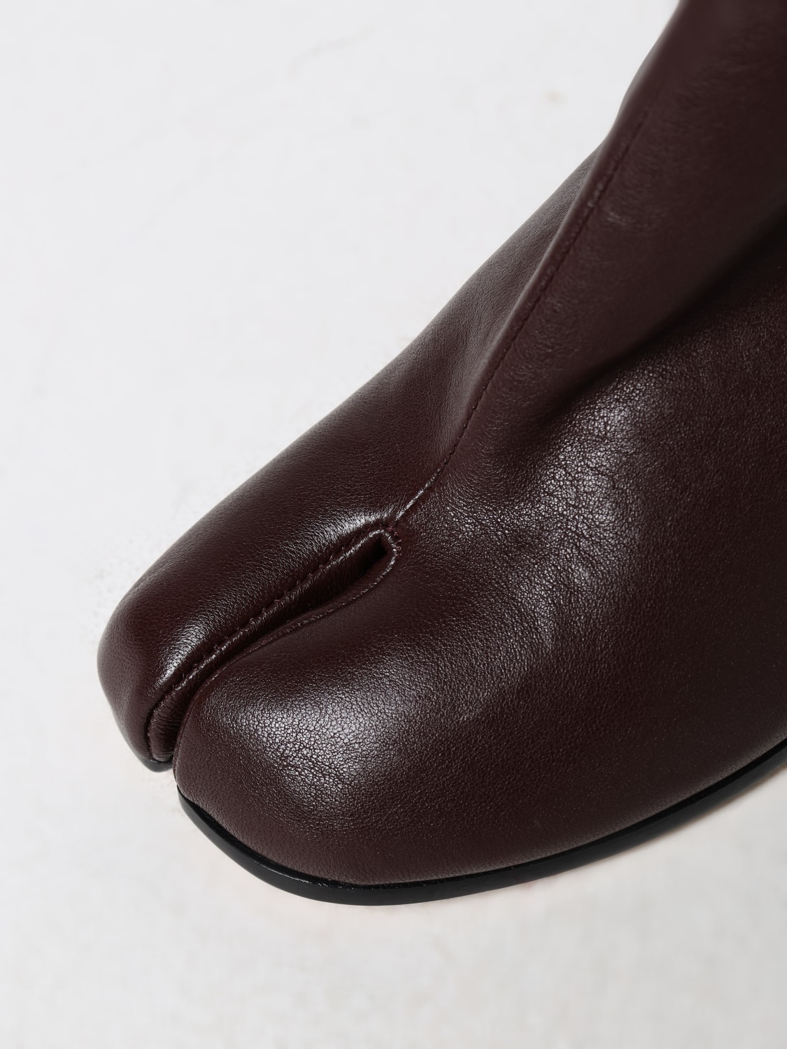 ブーツその他 MAISON MARGIELA Woman Boots Brown S58WU0260P3753 T2157 Maison Margiela - Tabi H 60 Boots in Black – Stoy