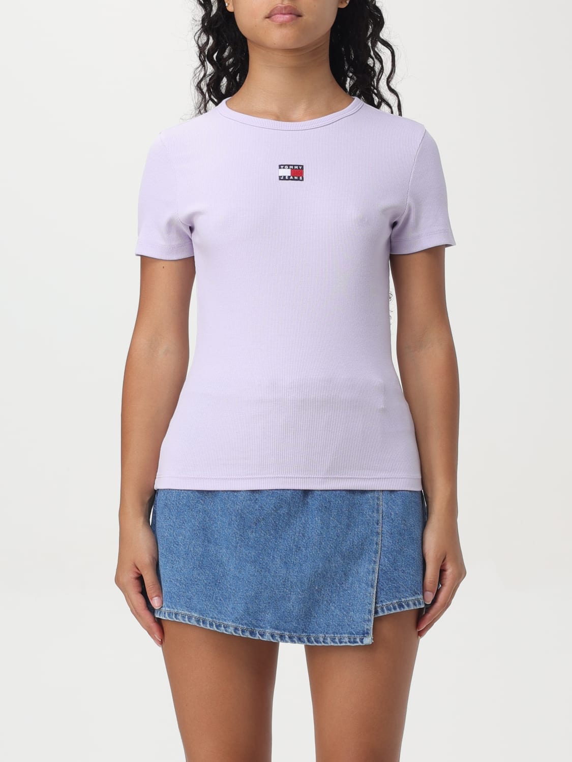 TOMMY JEANS Camiseta mujer Lila Camiseta Tommy Jeans DW0DW17881 en linea en GIGLIO.COM