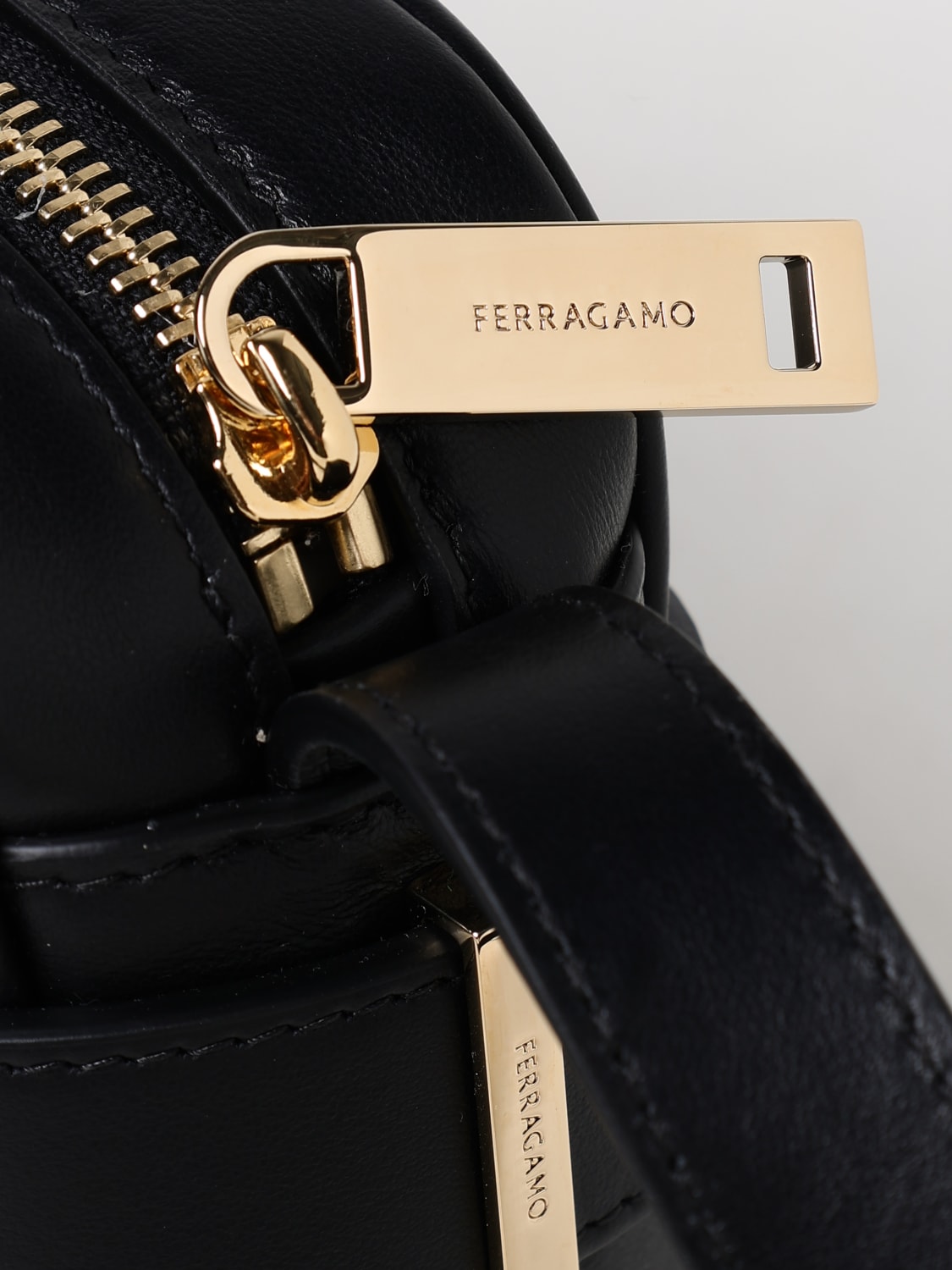 FERRAGAMO UMHÄNGETASCHE: Schultertasche damen Ferragamo, Schwarz - Img 4