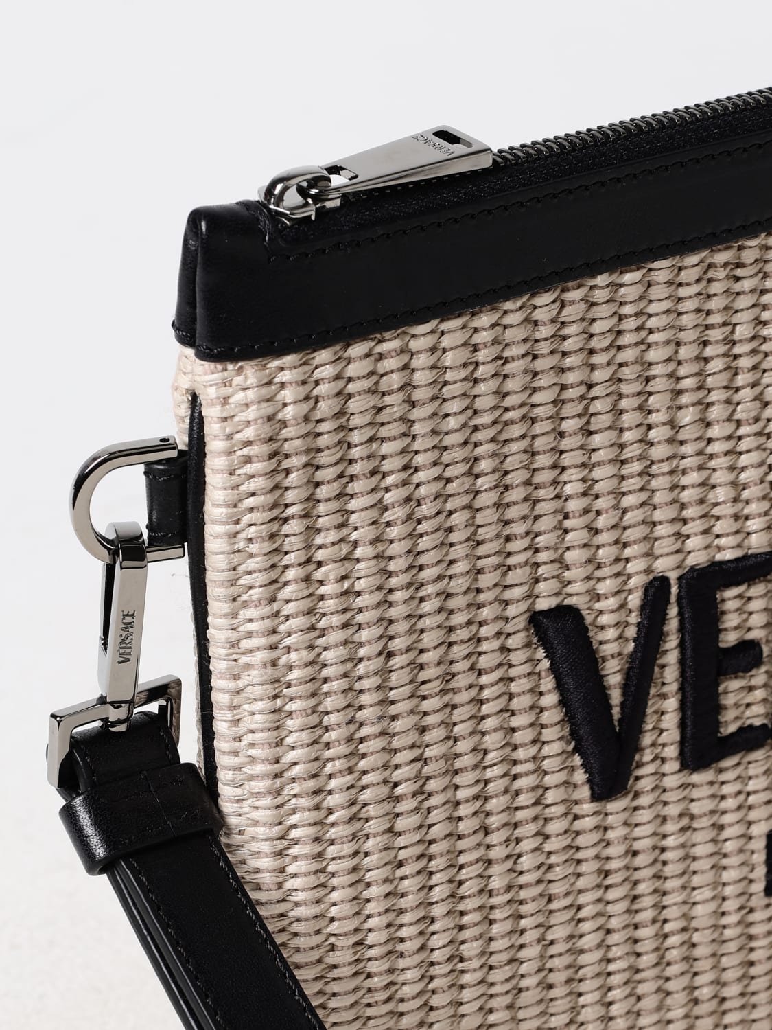 VERSACE BORSA: Clutch Versace in rafia intrecciata e pelle , Beige - Img 4