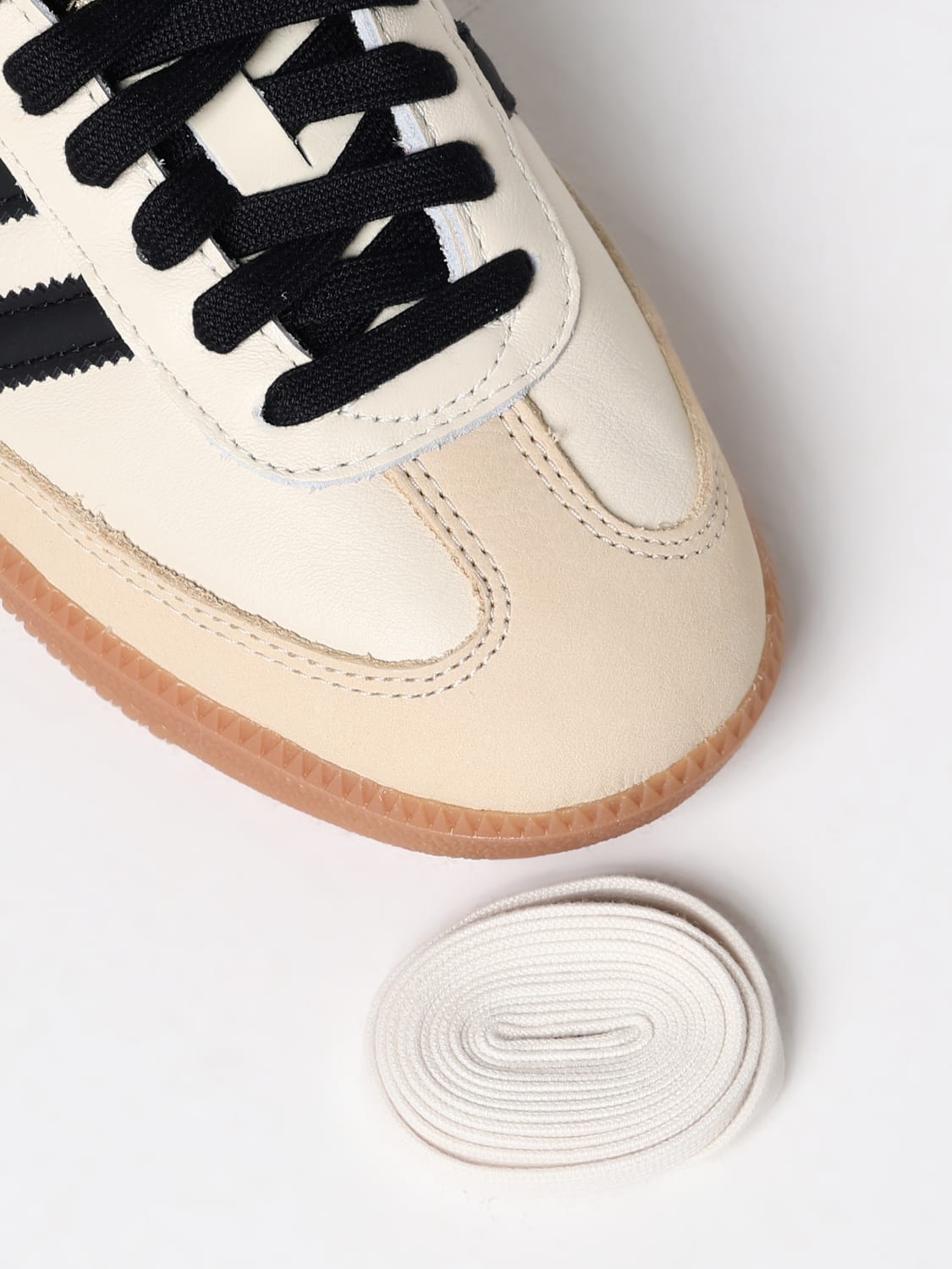 Adidas universal shoes top