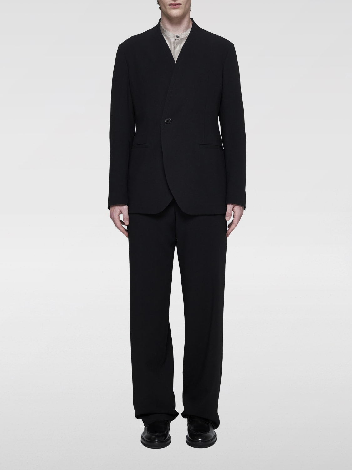 GIORGIO ARMANI Abito a monopetto Nero Abito Giorgio Armani GM000578TE10043 online su GIGLIO.COM