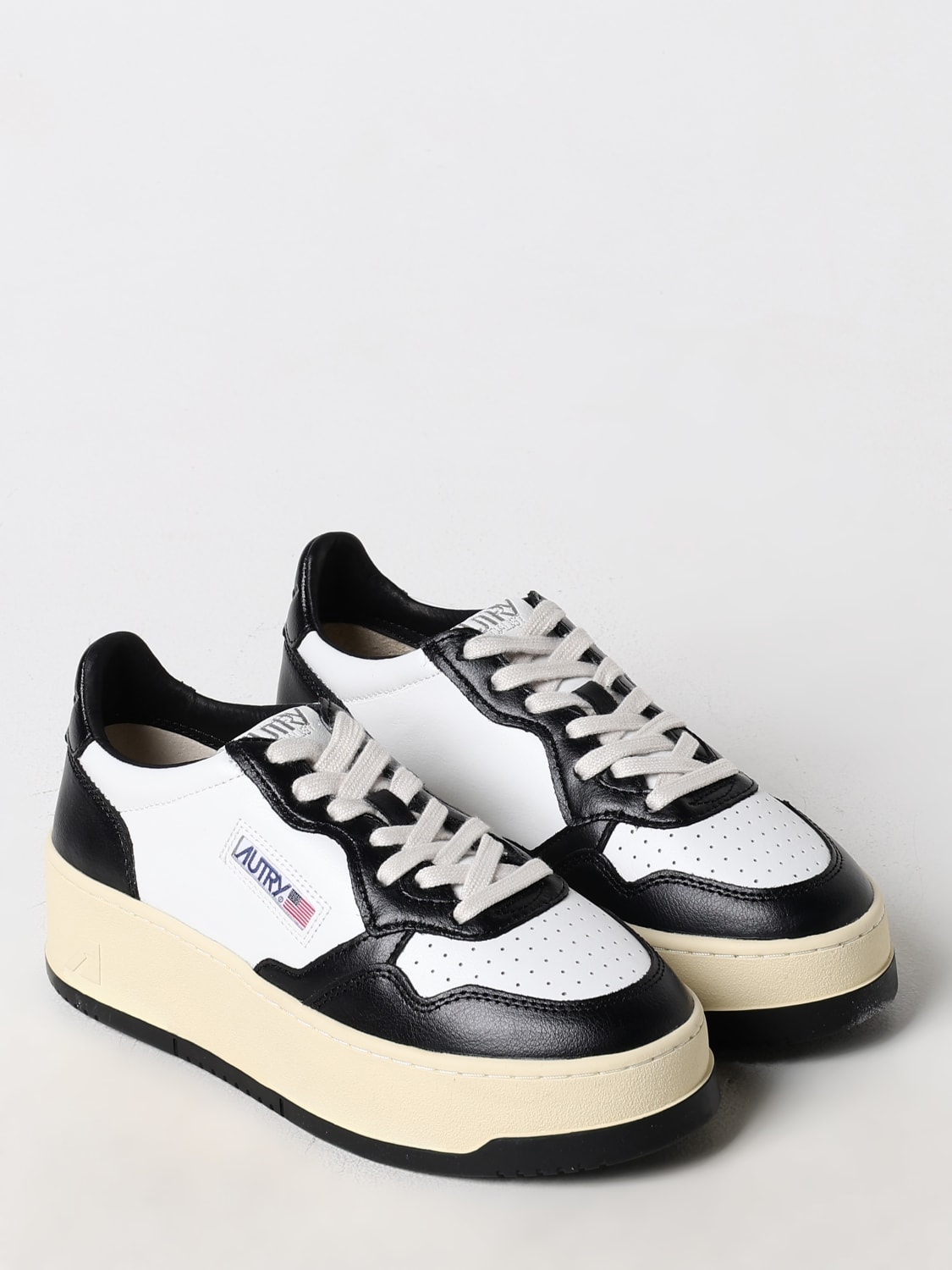 スニーカー AUTRY Woman Sneakers Black WWLWEF02 Autry Medalist Low Women Sneaker in Black – Hampden Clothing