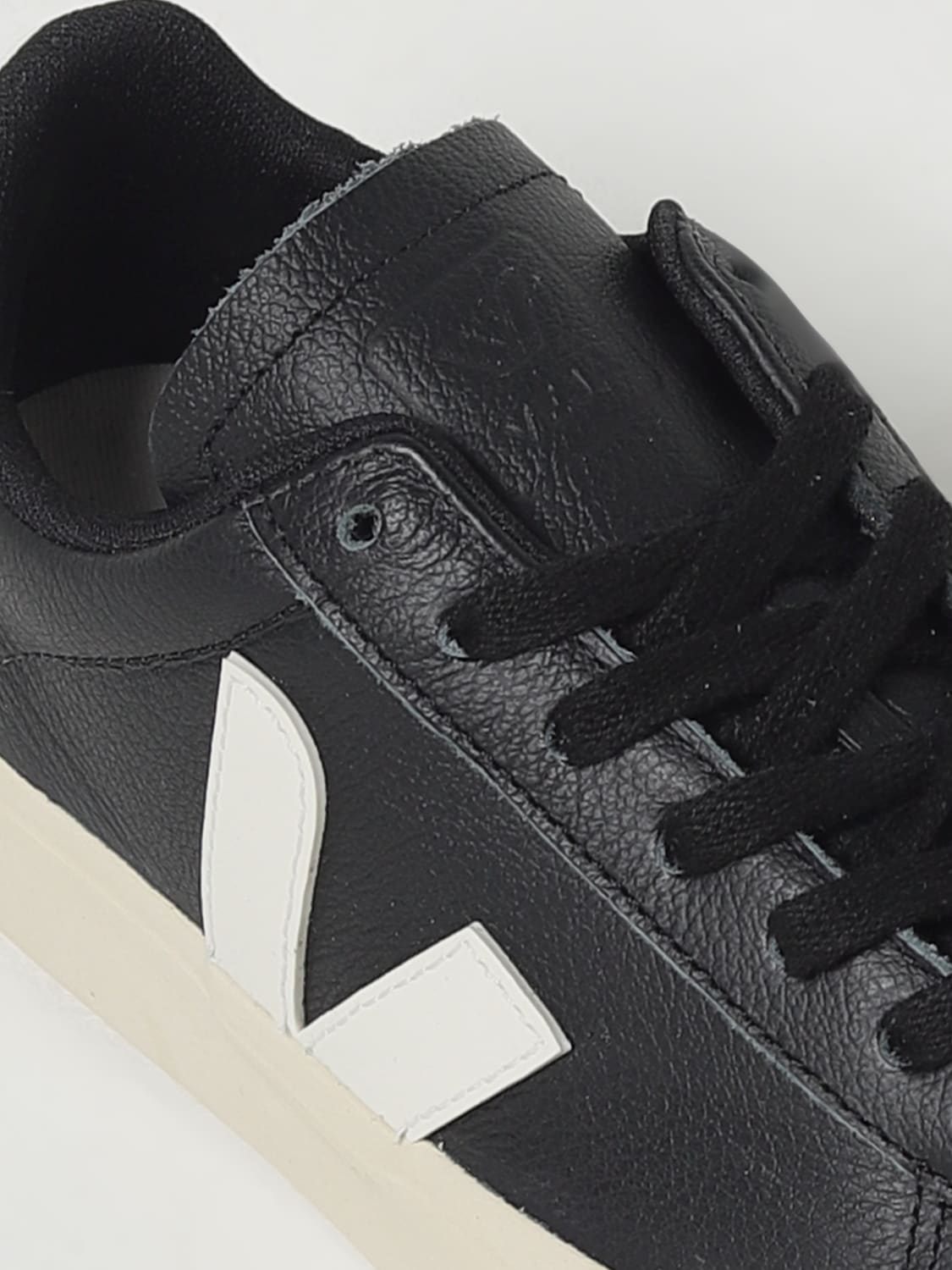 スニーカー VEJA Men Sneakers Black CP0501215 BLACK WHITE Veja Outlet: Sneakers men - Black | Veja sneakers CP0501215