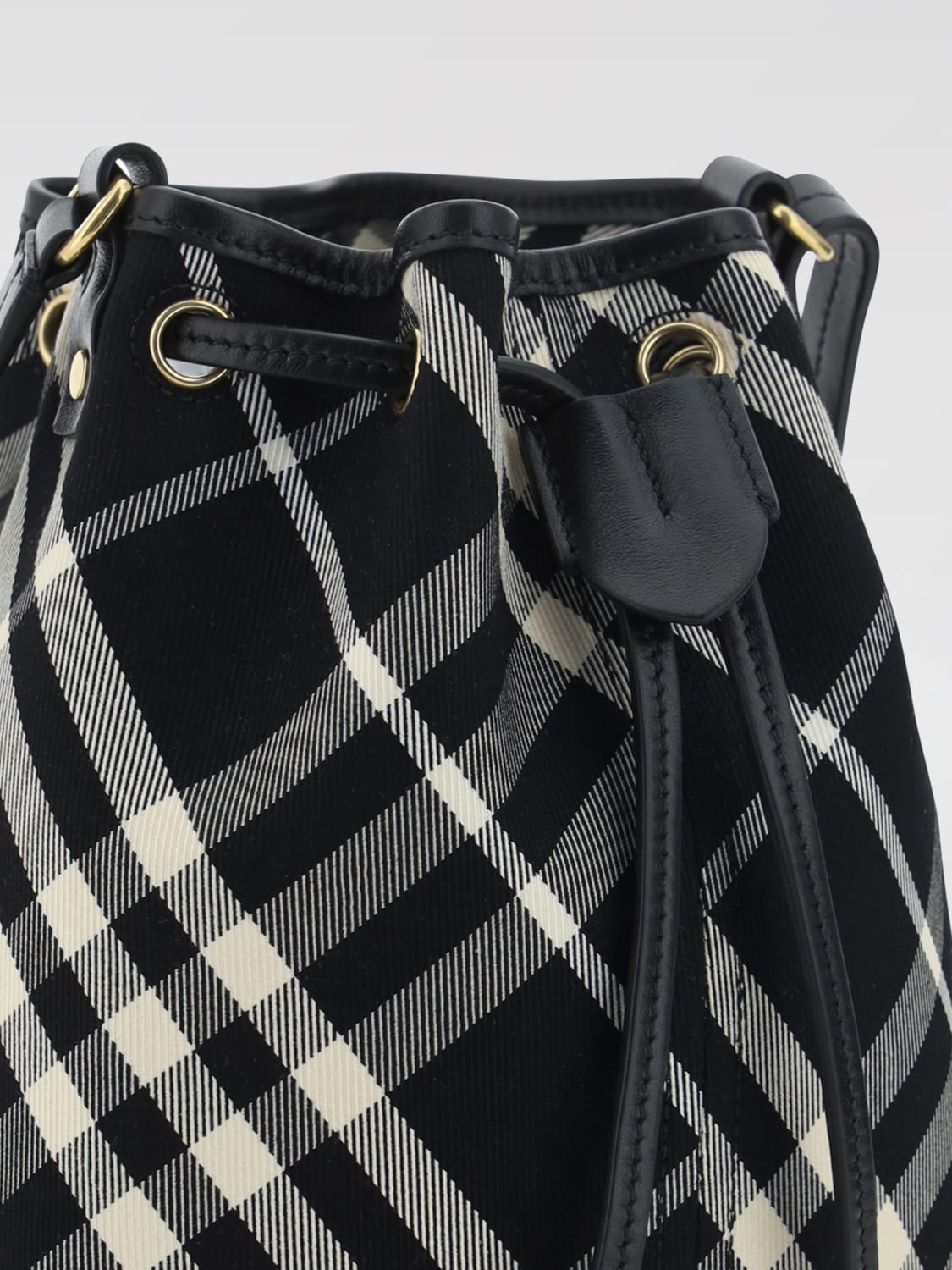 BURBERRY：ショルダーバッグ レディース - ブラック | GIGLIO.COMオンラインのBurberry クロスボディバッグ 8095057