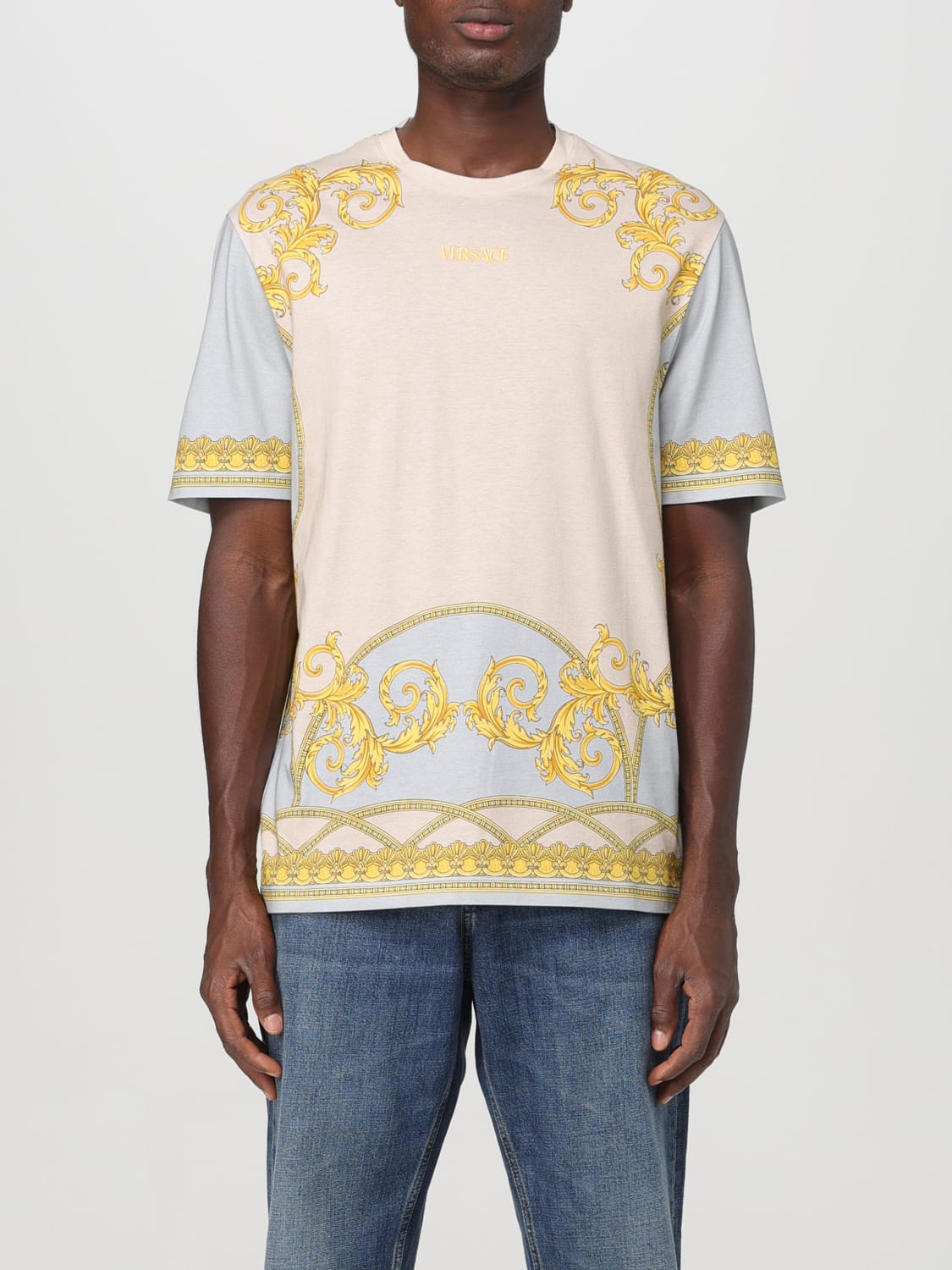 VERSACE T-SHIRT: T-shirt in cotone barocca Versace, Oro - Img 1