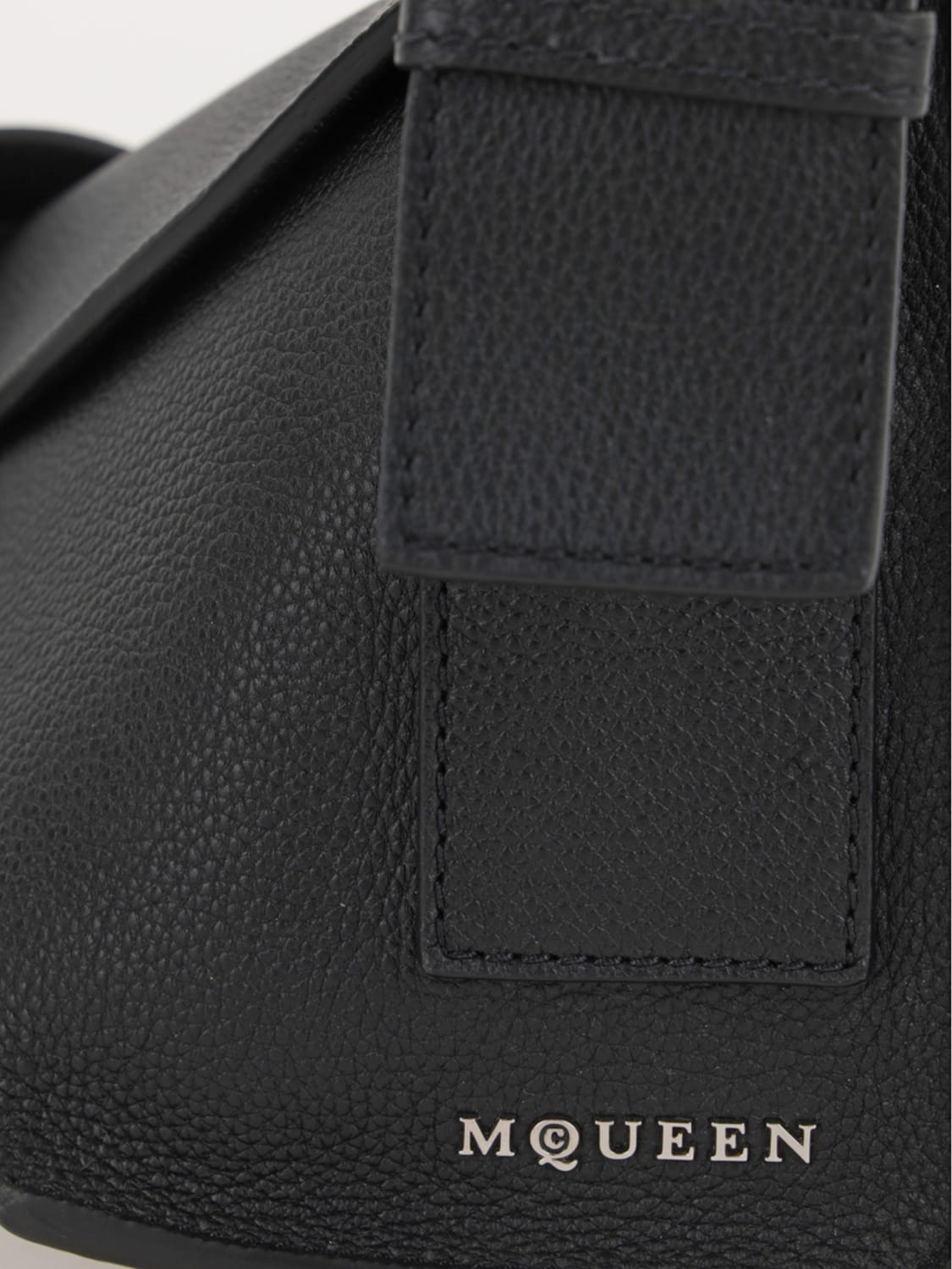 ショルダーバッグ・ポシェット ALEXANDER MCQUEEN Woman Crossbody bags Black 8085211VDBF McQueen Outlet: Shoulder bag woman - Black | McQueen