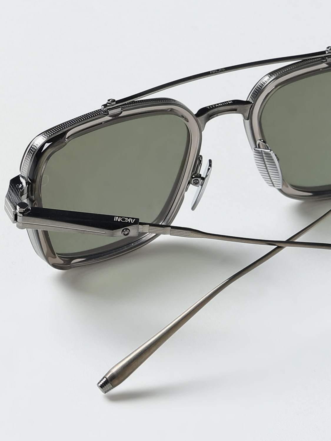 AKONI：サングラス メンズ - グリーン | GIGLIO.COMオンラインのAkoni