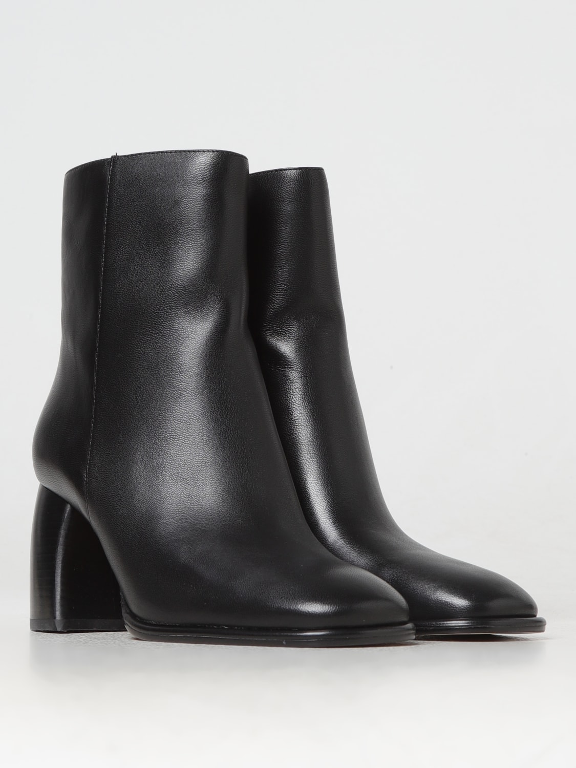 ショートブーツ・ブーティ Michael Kors Woman Flat ankle boots Black 40F4CLME5L 001 Michael Kors Outlet: Shoes woman - Black | Michael Kors flat