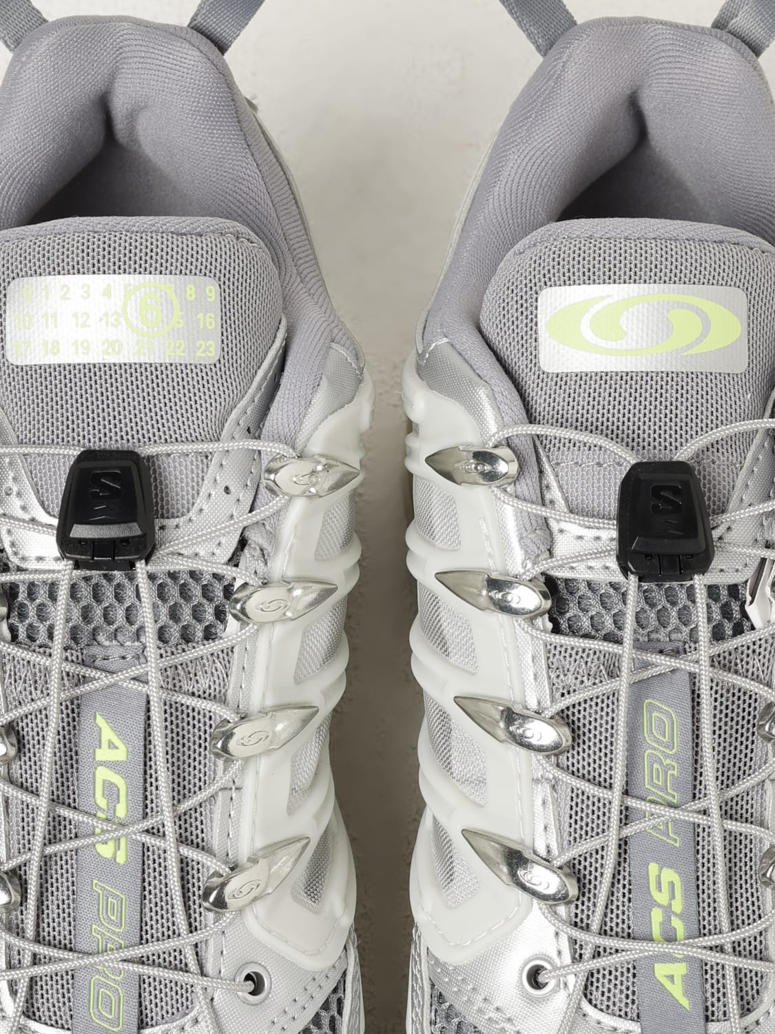 SALOMON SNEAKERS: Sneakers ACS Pro MM6 Maison Margiela x Salomon in mesh e pelle sintetica laminata, Grigio - Img 4