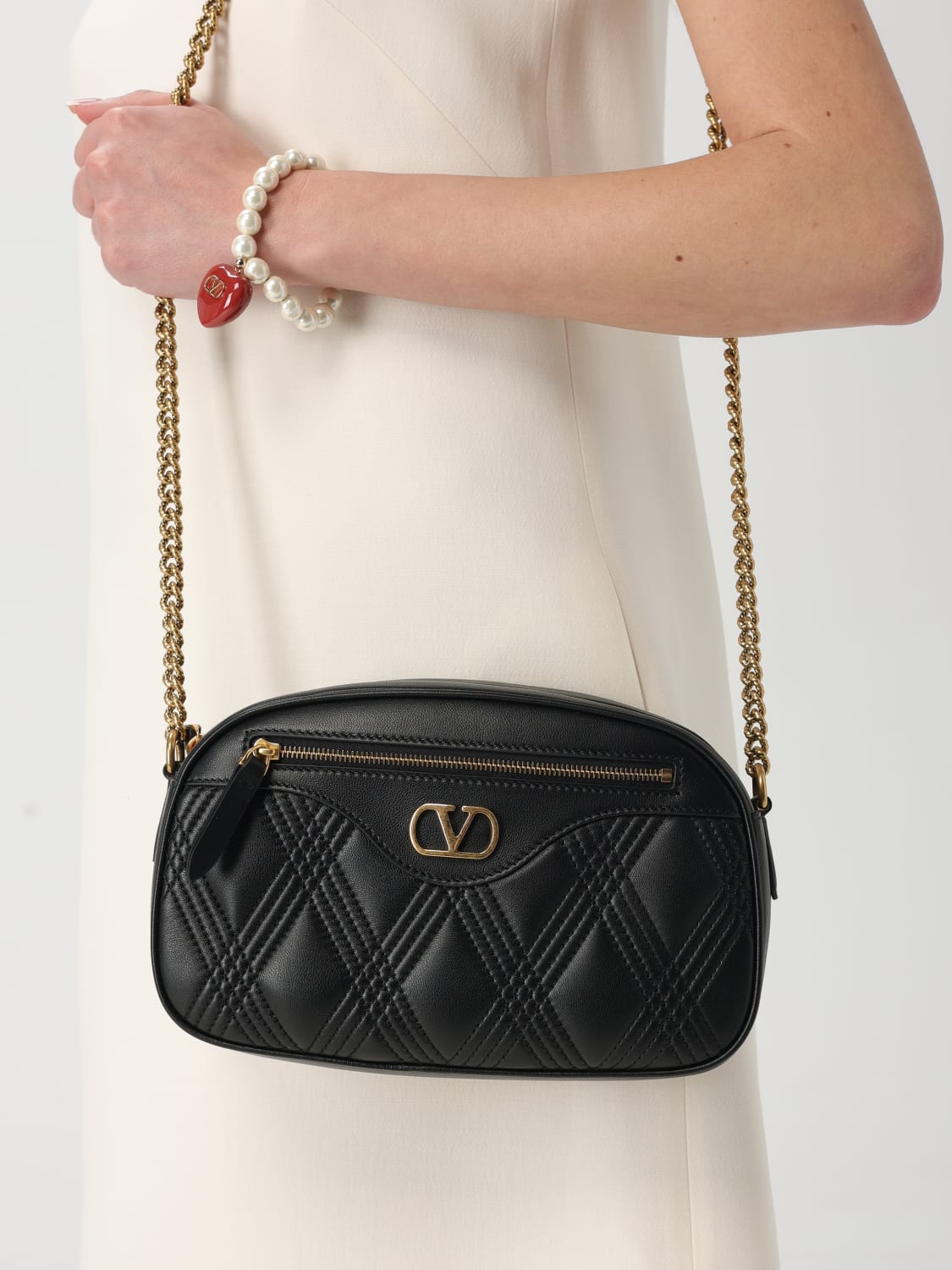 ショルダーバッグ・ポシェット VALENTINO GARAVANI Woman Crossbody bags Black 6W2B0R03IFE VALENTINO GARAVANI: Shoulder bag woman - Black | Valentino