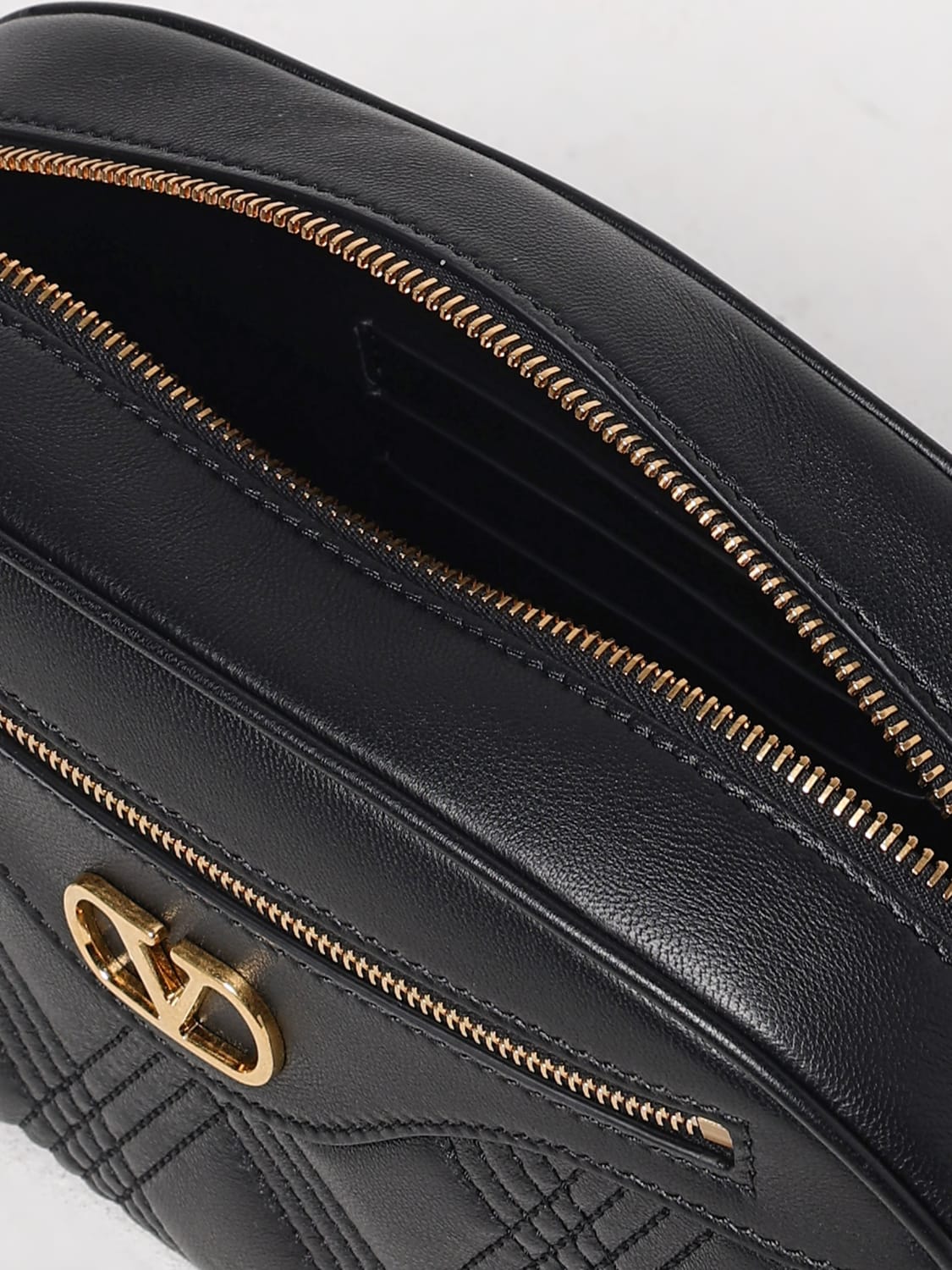 VALENTINO GARAVANI: Shoulder bag woman - Black | Valentino