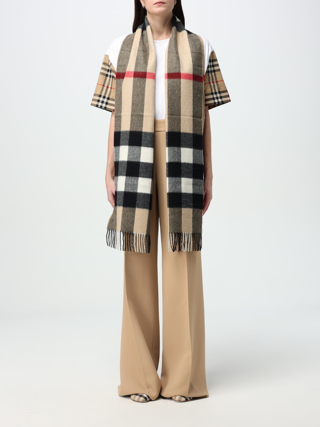 スカーフ BURBERRY Woman Scarf Beige 8077890 BURBERRY: Scarf woman - Beige | Burberry scarf 8077890