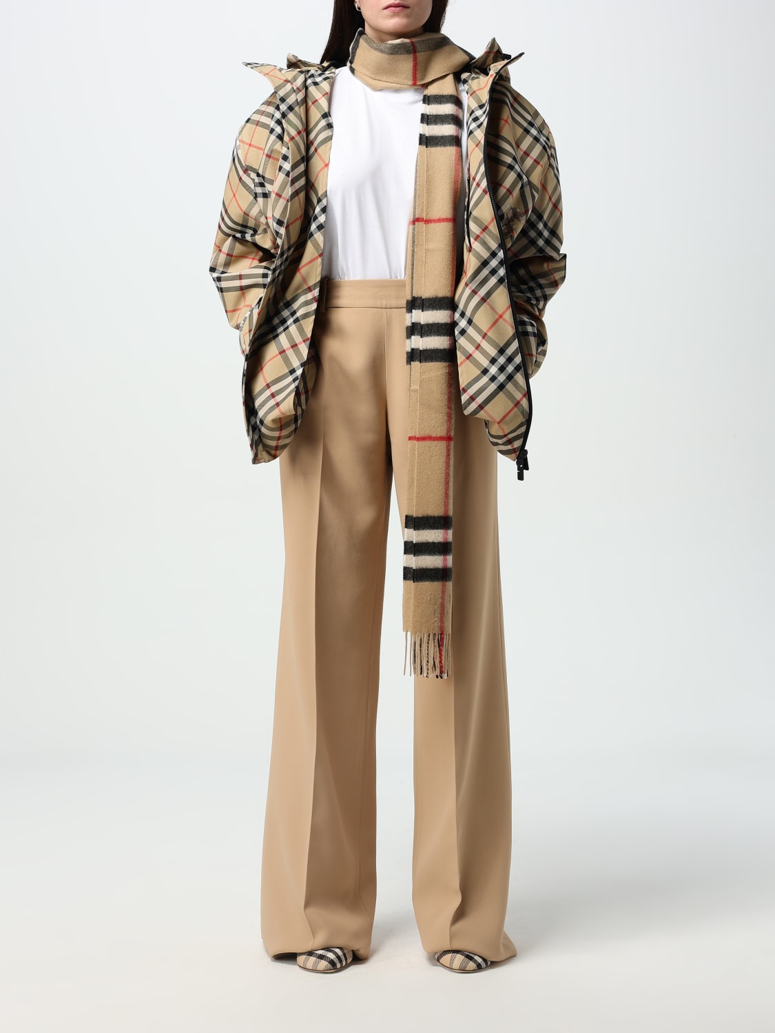 BURBERRY: Scarf woman - Beige | Burberry scarf 8076576