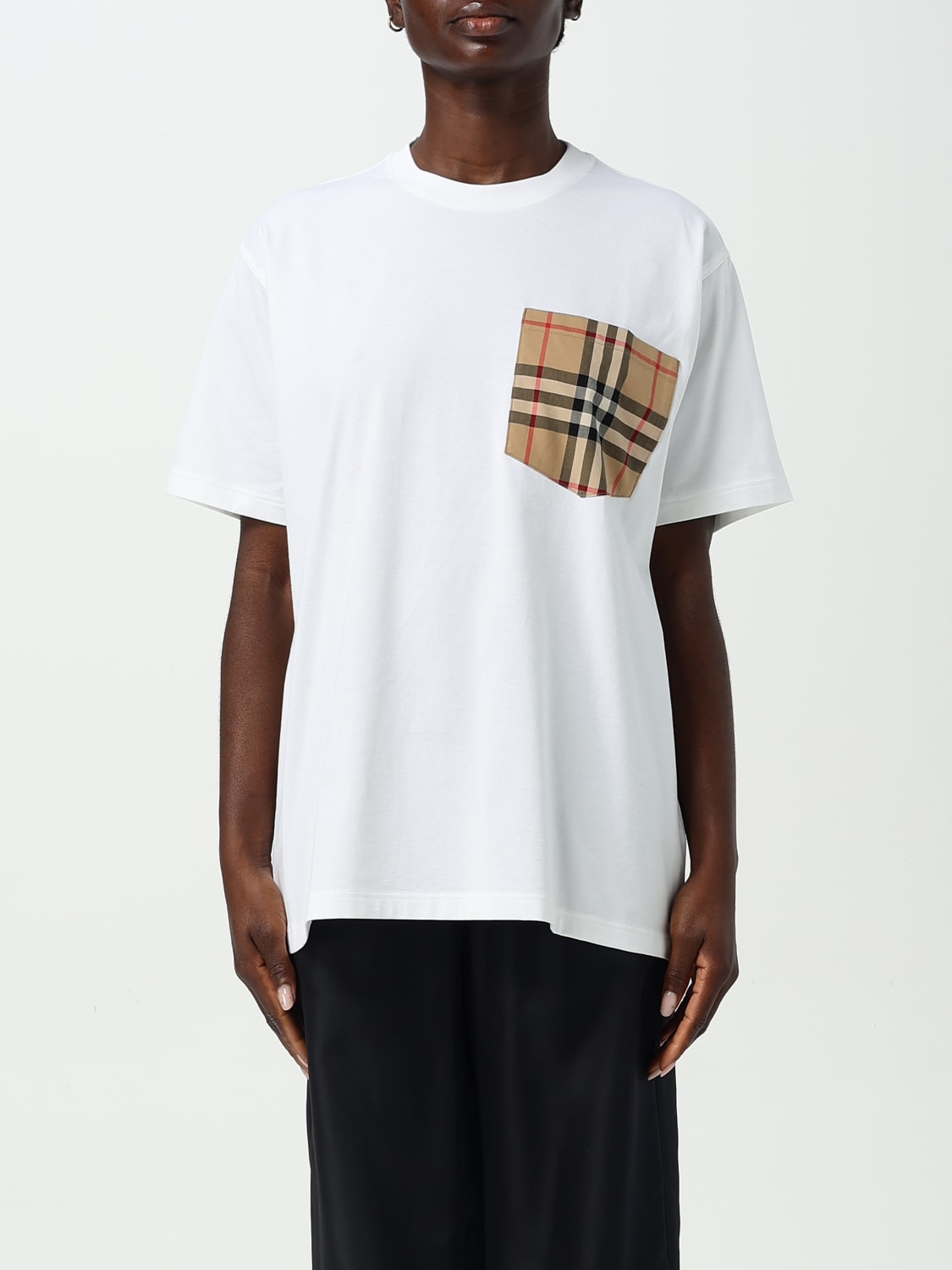 Tシャツ・カットソー Burberry TSHIRT (8104051) C927DF41-B6FA-418E-AC30-