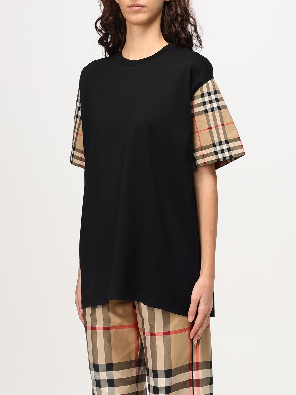 BURBERRY: T-shirt woman - Black | Burberry t-shirt 8073028