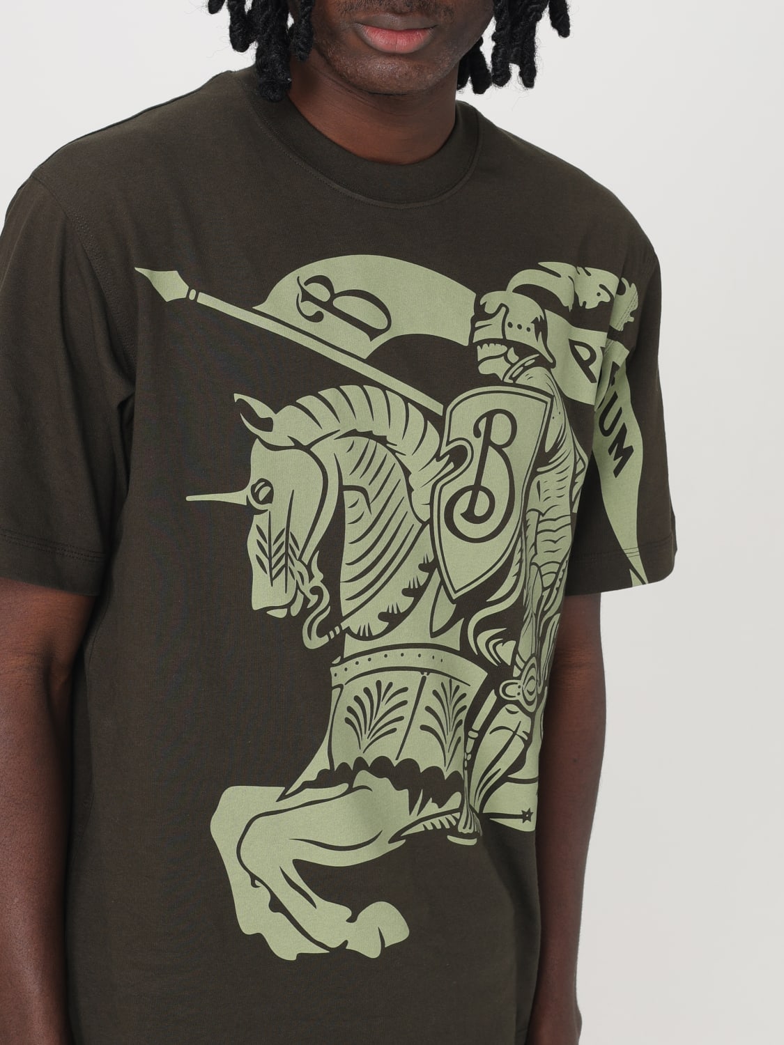 BURBERRY: T-shirt men - Green | Burberry t-shirt 8104018