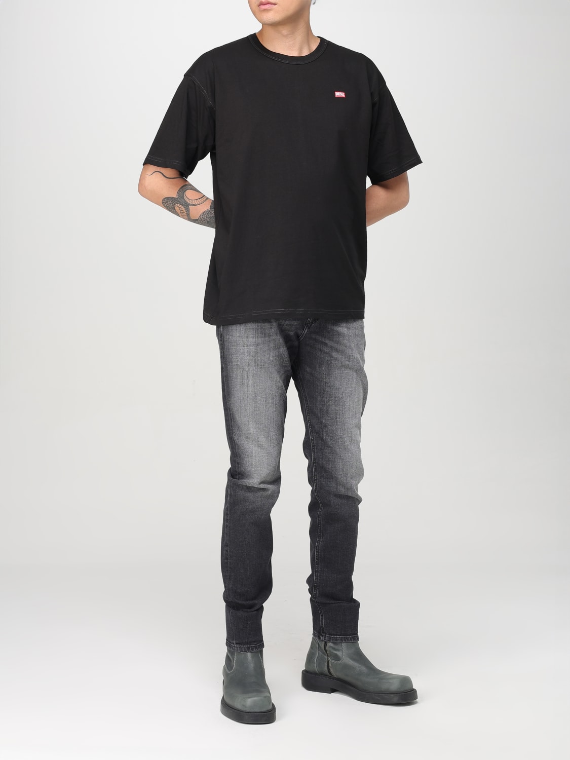 Tシャツ・カットソー DIESEL Men T Shirts A164000QIAM9XX Black Men's T-shirt with small logo | Black | Diesel