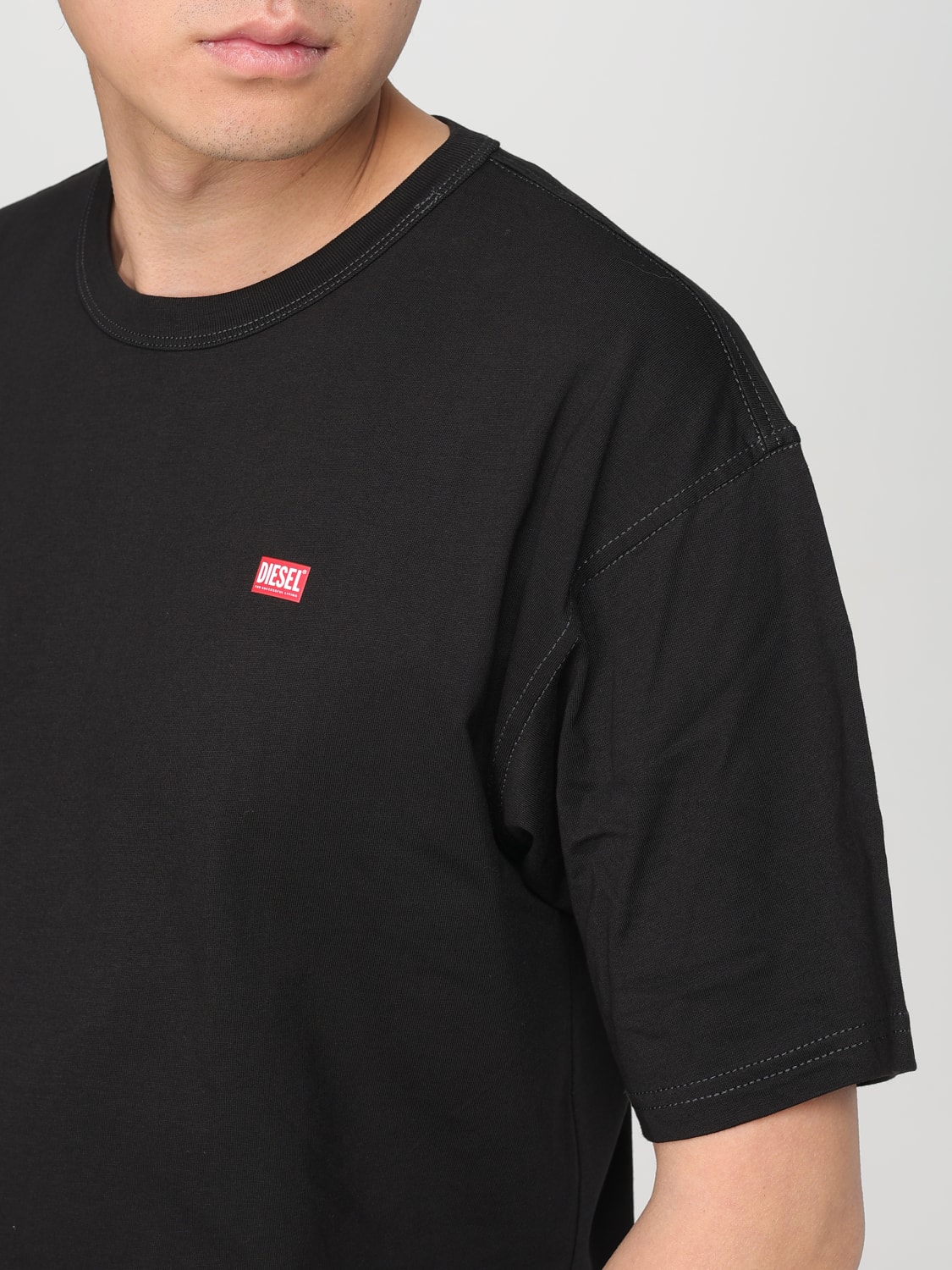 Tシャツ・カットソー DIESEL Men T Shirts A164000QIAM9XX Black Men's T-shirt with small logo | Black | Diesel