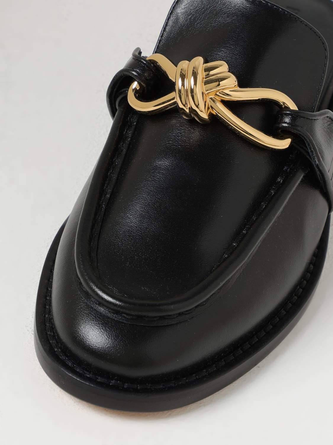 BOTTEGA VENETA SCARPE: Sabot Astaire in pelle con dettaglio metallico Knot Bottega Veneta, Nero - Img 4