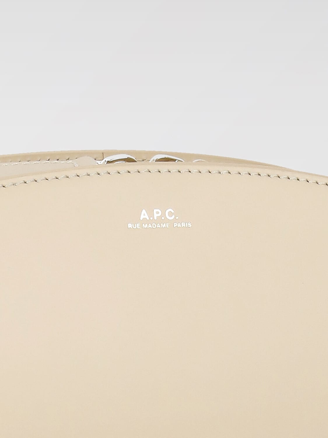 ショルダーバッグ・ポシェット A.P.C. Woman Shoulder bag Beige PXCAXF61997 BAP A.P.C.: Crossbody bags woman - Beige | A.P.C. shoulder bag