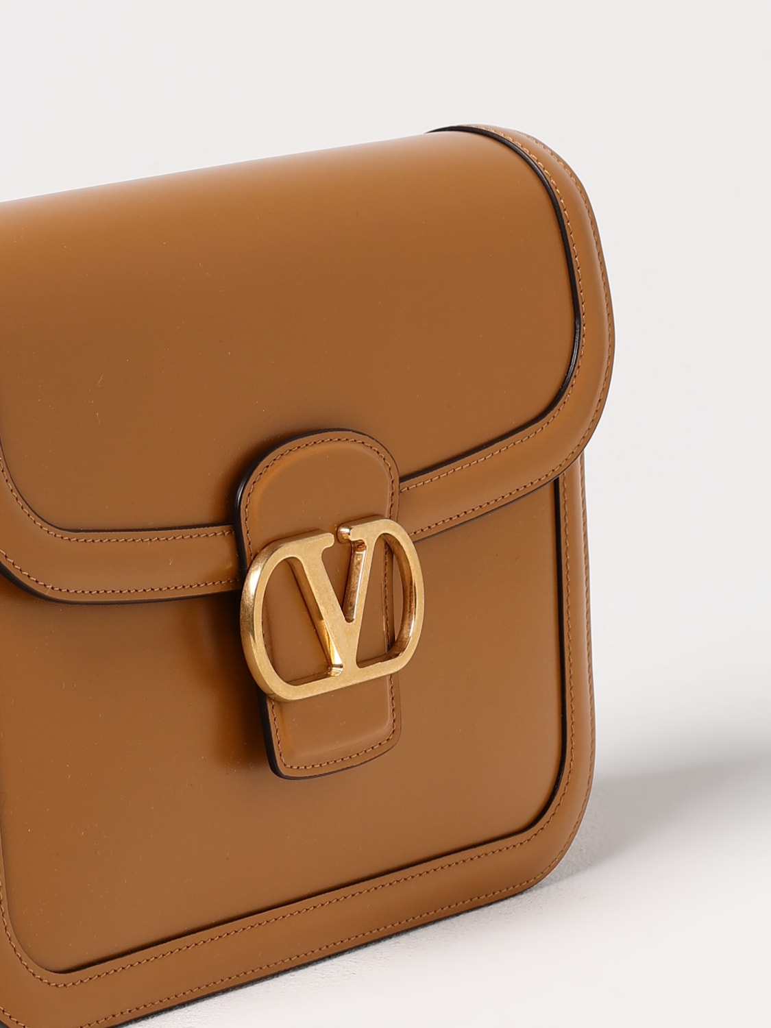 ショルダーバッグ・ポシェット VALENTINO Woman Crossbody bags Gold 6W2B0R15UHF WU4 VALENTINO GARAVANI: Crossbody bags woman - Gold | Valentino