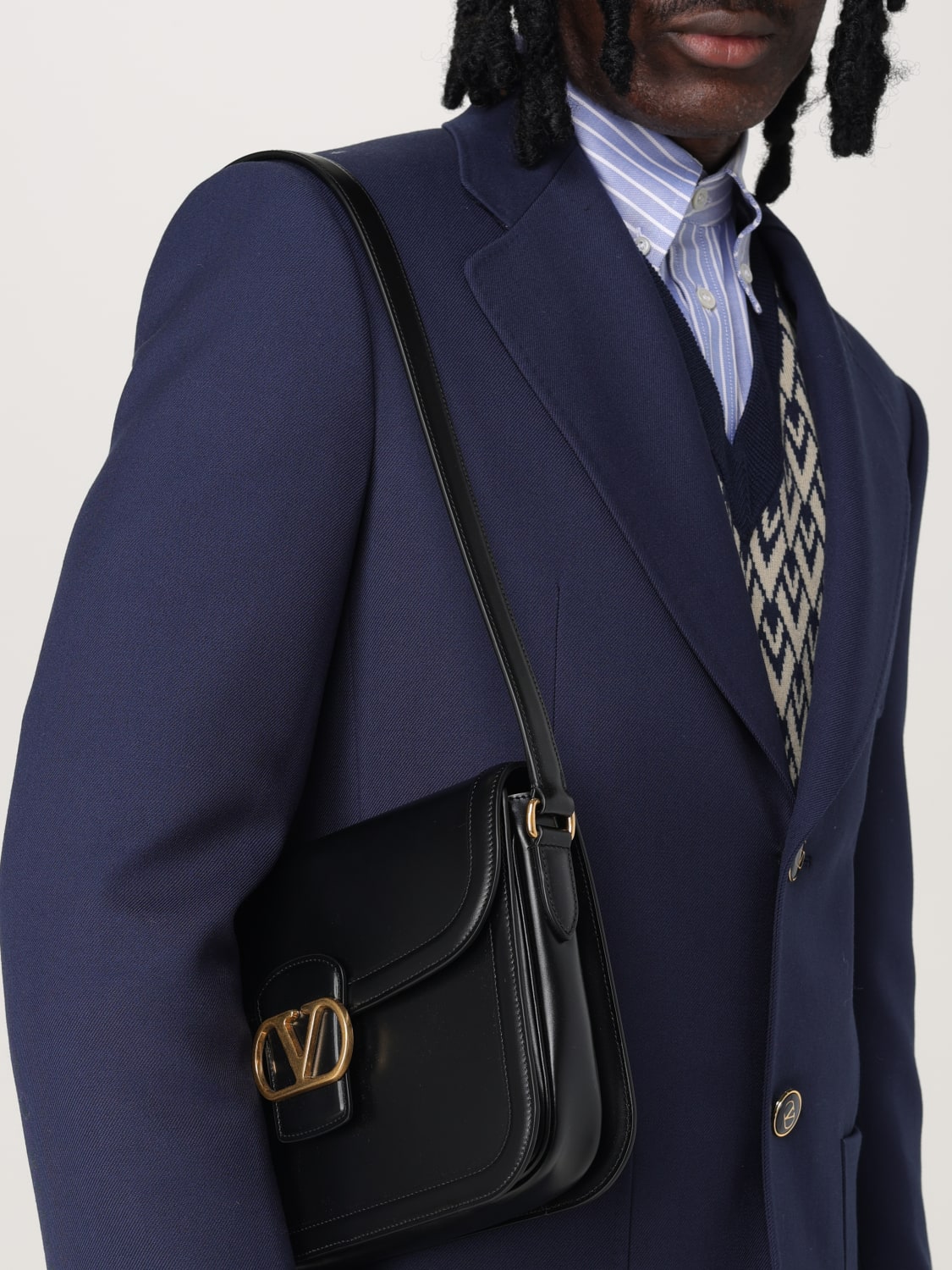 【Valentino】SHOULDER BAG◆6Y2B0D05ECH VALENTINO GARAVANI: Shoulder bag men - Black | Valentino