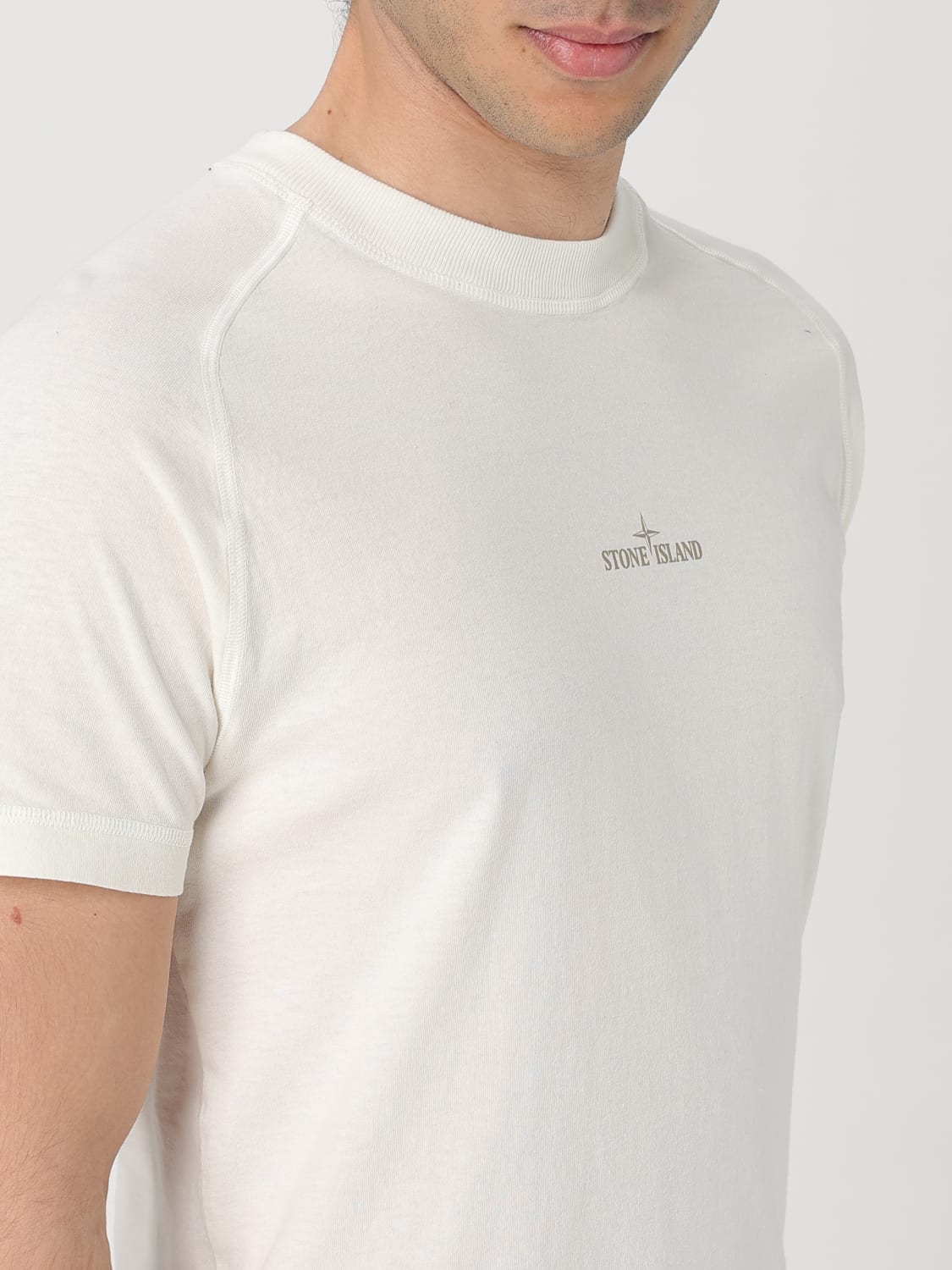 Tシャツ・カットソー STONE  Men T-shirt Ivory 2100020S0080 V0093 STONE ISLAND: T-shirt men - Ivory | Stone Island t-shirt