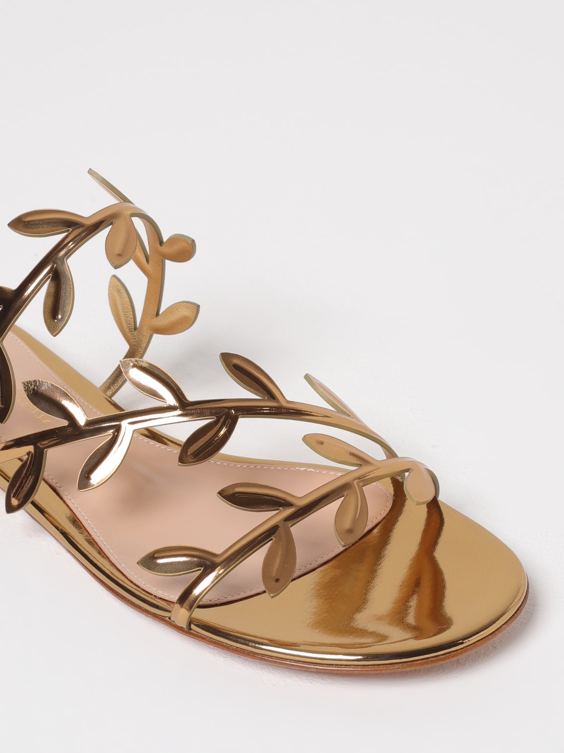 シューズ・サンダルその他 GIANVITO ROSSI Woman Flat sandals Silver G1568005RICMET ARGE Silver-tone sandal GIANVITO ROSSI G1568005RIC METARGE