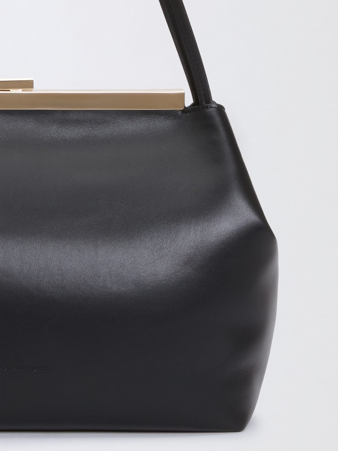 ショルダーバッグ・ポシェット FABIANA FILIPPI Woman Shoulder bag Black BGD275A081L427 825 FABIANA FILIPPI: Shoulder bag woman - Black | Fabiana