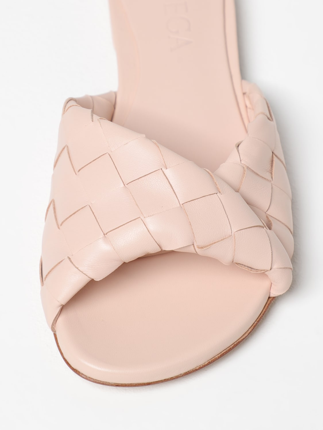 BOTTEGA VENETA SANDALI BASSI: Mules Flat Blink Bottega Veneta in pelle intrecciata , Rosa - Img 4