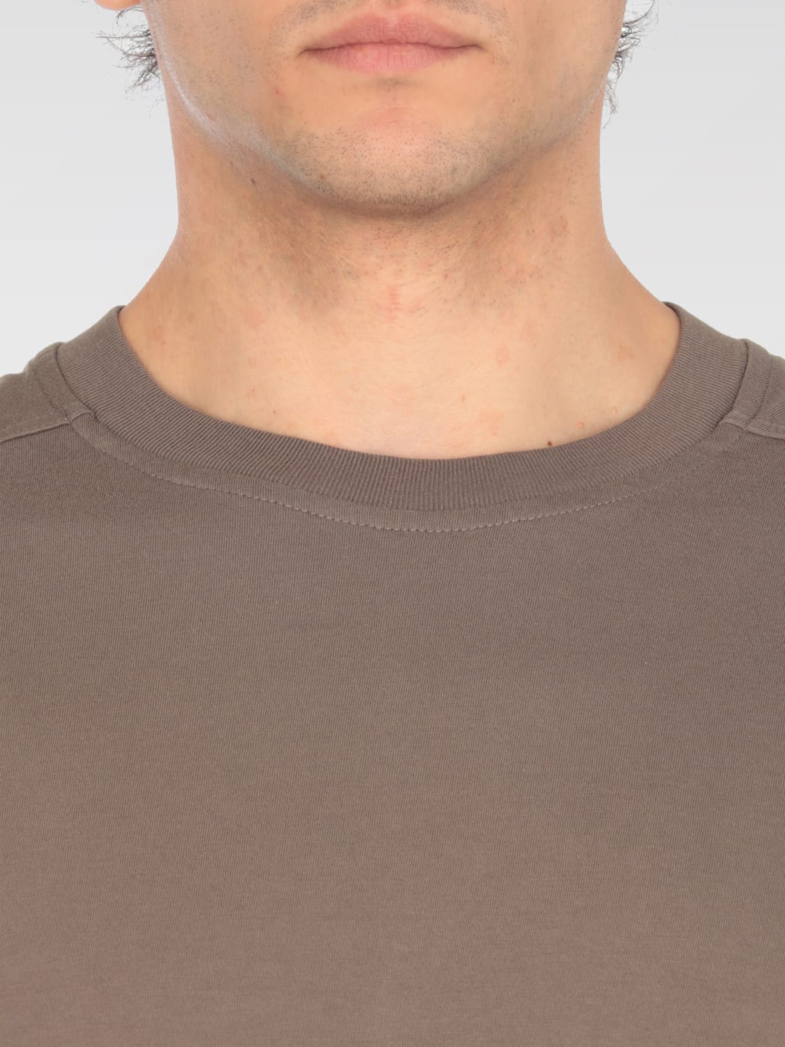 Tシャツ・カットソー RICK OWENS Men T-shirt Dust RU01E5283JA 34 RICK OWENS: T-shirt men - Dust | Rick Owens t-shirt