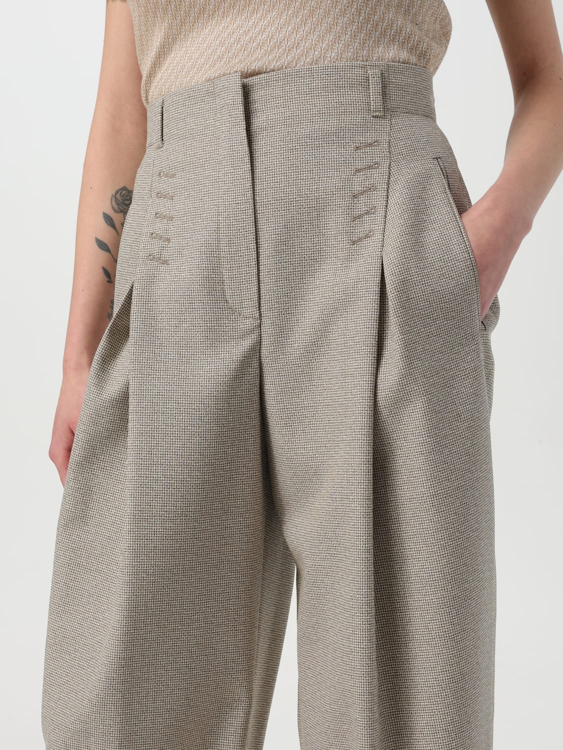 パンツ FENDI Woman Pants Beige FR6608ATQW F1QYI FENDI: Pants woman - Beige | Fendi pants FR6608ATQW online